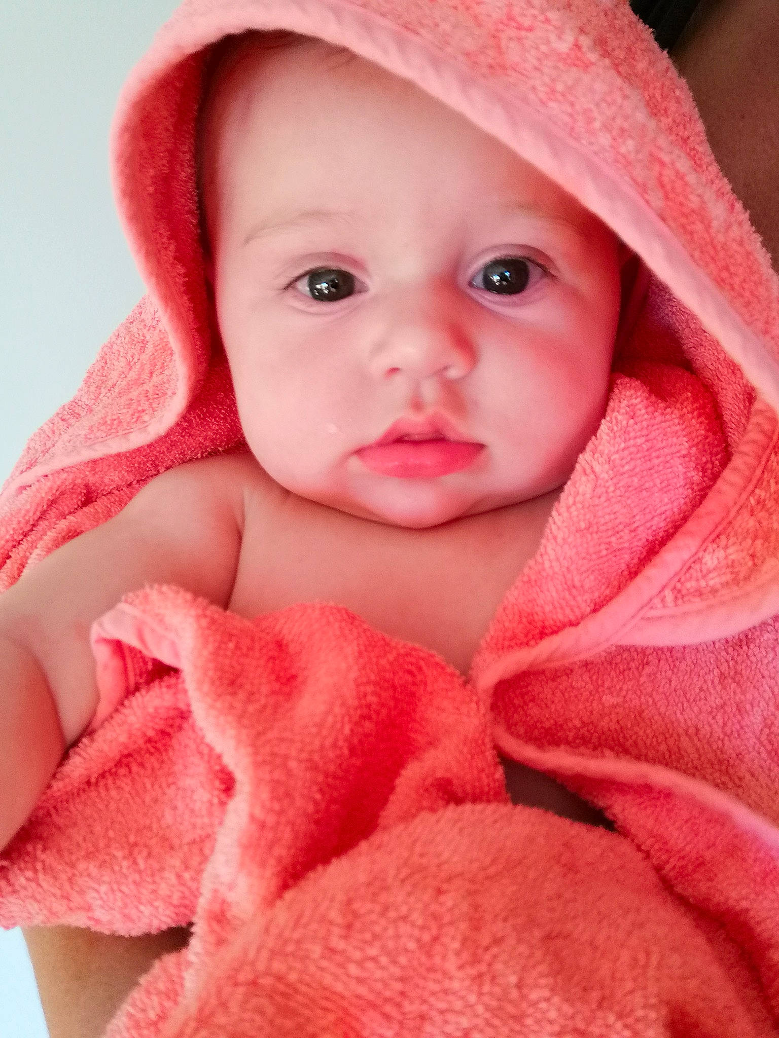 Lana a rejoint le concours — aidez-le/la à gagner de superbes lots ! baby, beauty, cheek, child, child_model, close_up, eye, face, head, headwear, linens, lip, outerwear, peach, person, photography, pink, skin, smile, textile
