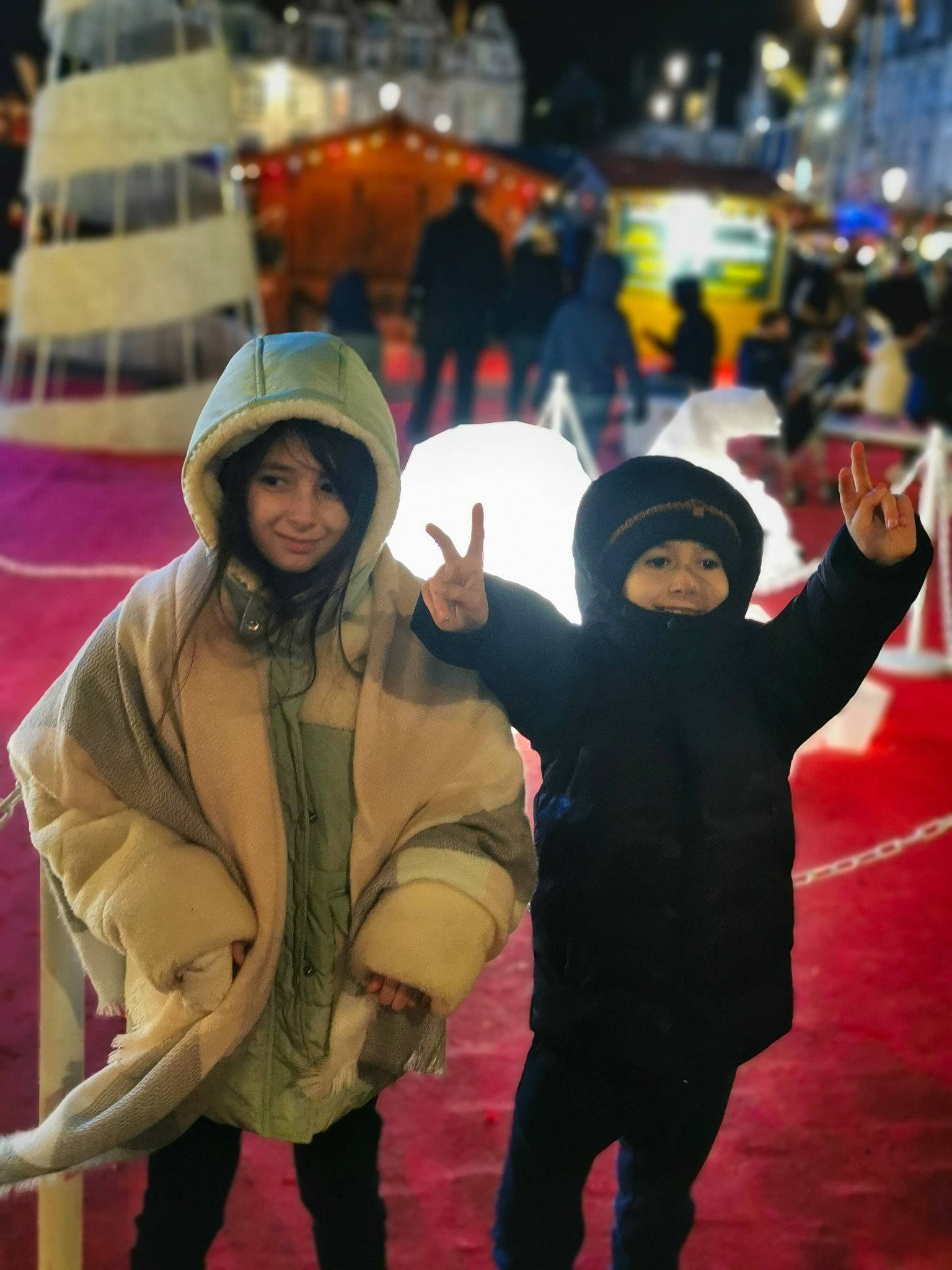 Malory a rejoint le concours — aidez-le/la à gagner de superbes lots ! cap, child, costume, event, flooring, fun, fur, gesture, glove, happy, hat, headgear, headwear, interaction, jacket, joy, leisure, person, recreation, smile