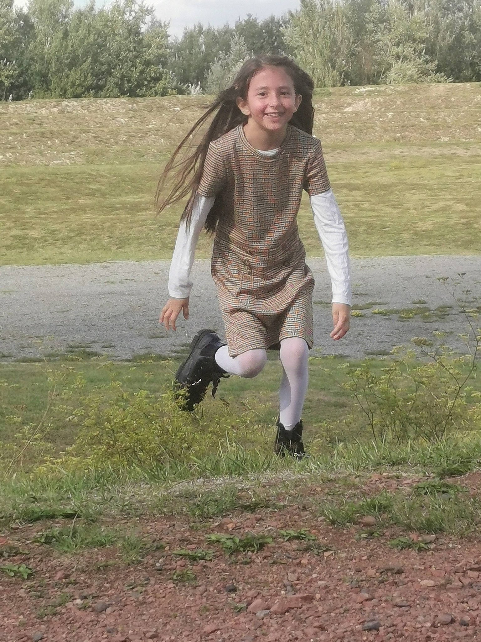 Malory participe au concours pour gagner de l'argent avec cette photo : boot, fun, grass, grassland, happy, joy, landscape, leisure, mammal, meadow, pasture, pattern, people_in_nature, person, prairie, recreation, sky, smile, soil, tree