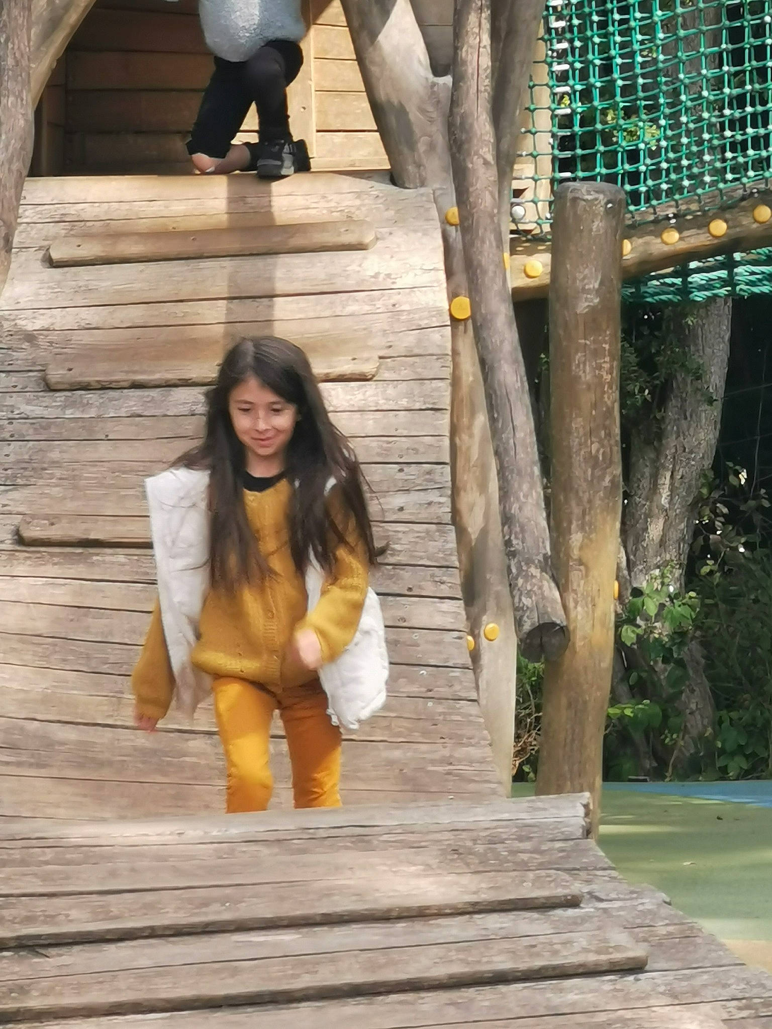 Malory participe au concours pour gagner de l'argent avec cette photo : flooring, fun, grass, happy, hardwood, joy, leaf, leg, leisure, long_hair, mammal, people, person, photograph, plant, smile, snapshot, temple, thigh, tree