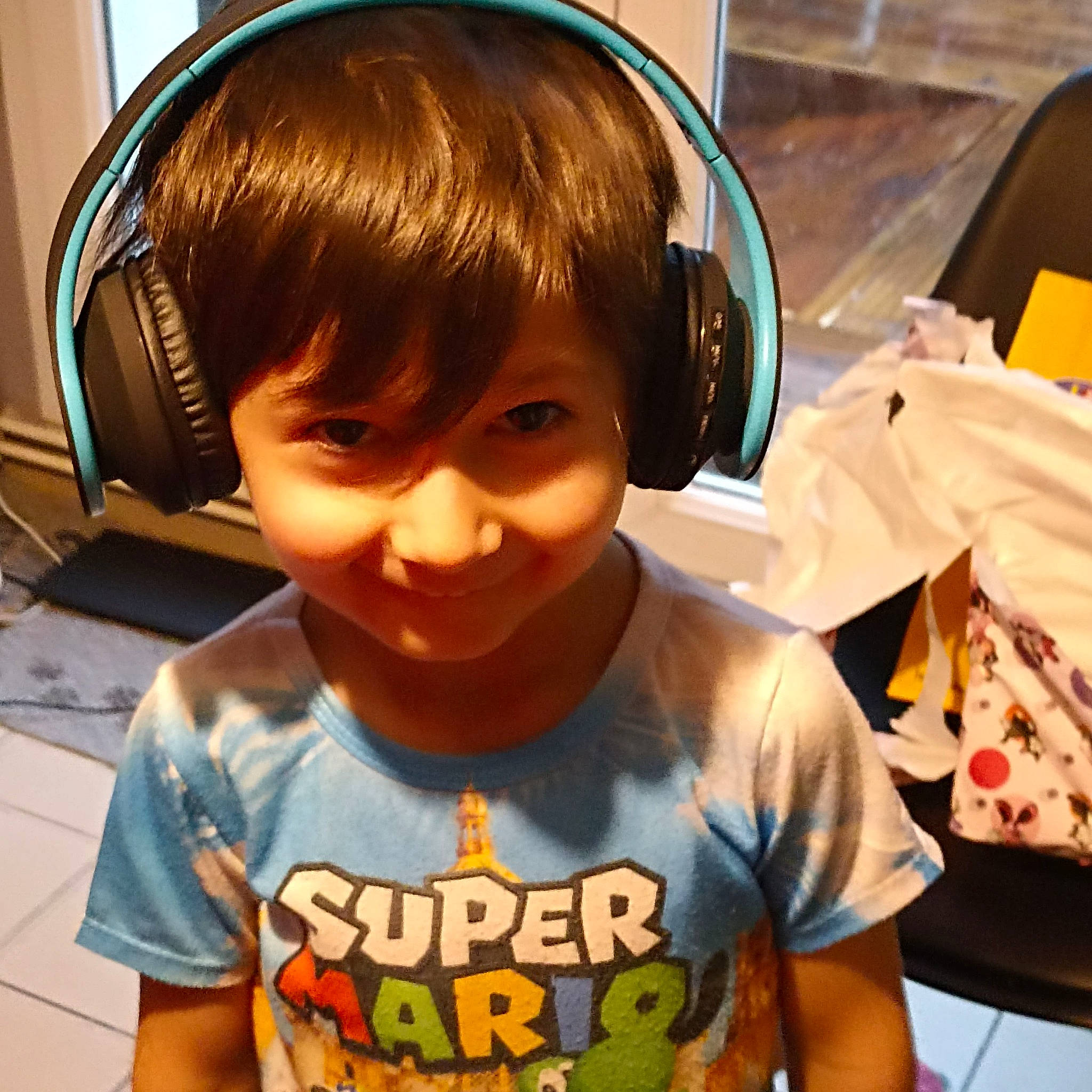 Lyam a rejoint le concours — aidez-le/la à gagner de superbes lots ! cheek, chin, ear, eyebrow, eyelash, facial_expression, forehead, hairstyle, happy, hearing, human, jaw, joy, mammal, muscle, nose, organ, output_device, peripheral, person