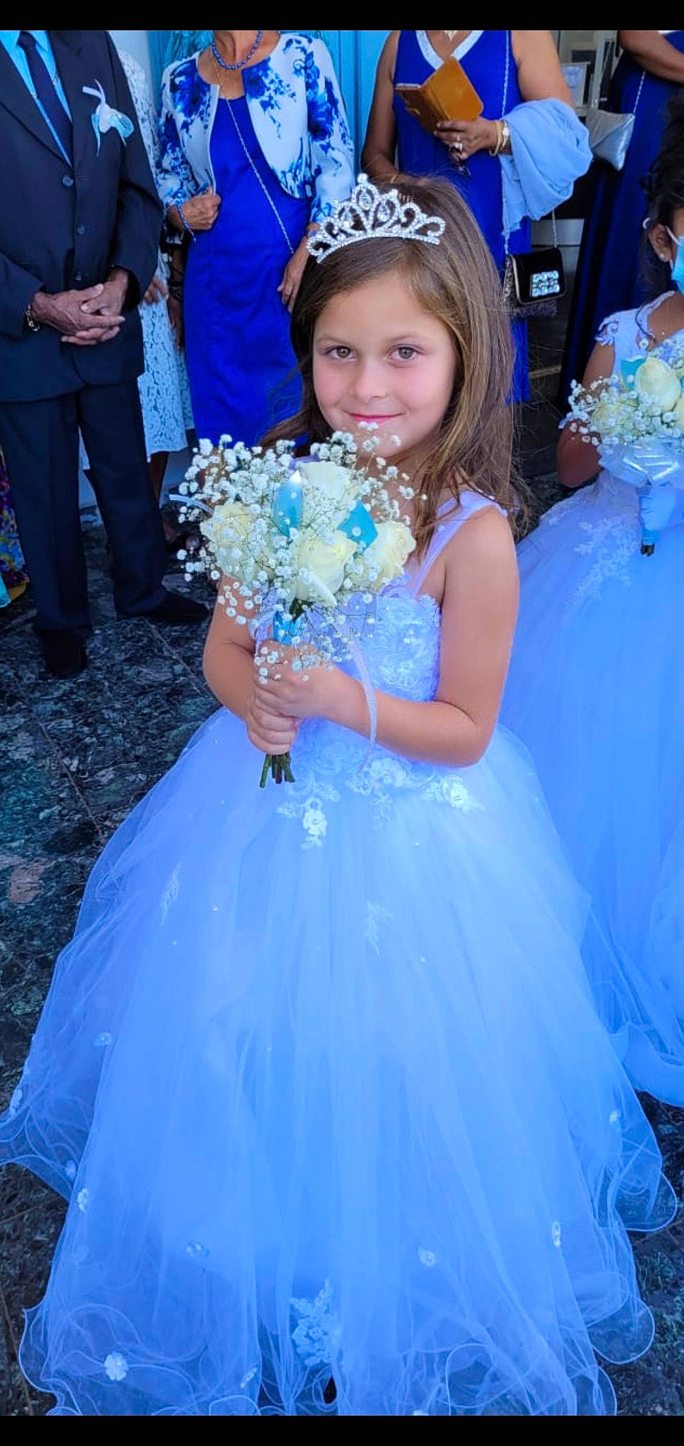 Léa a rejoint le concours — aidez-le/la à gagner de superbes lots ! blue, bridal_clothing, bridal_party_dress, dress, eye, facial_expression, fashion, flower, gown, hairstyle, happy, iris, joy, person, photograph, pink, purple, smile, standing, textile