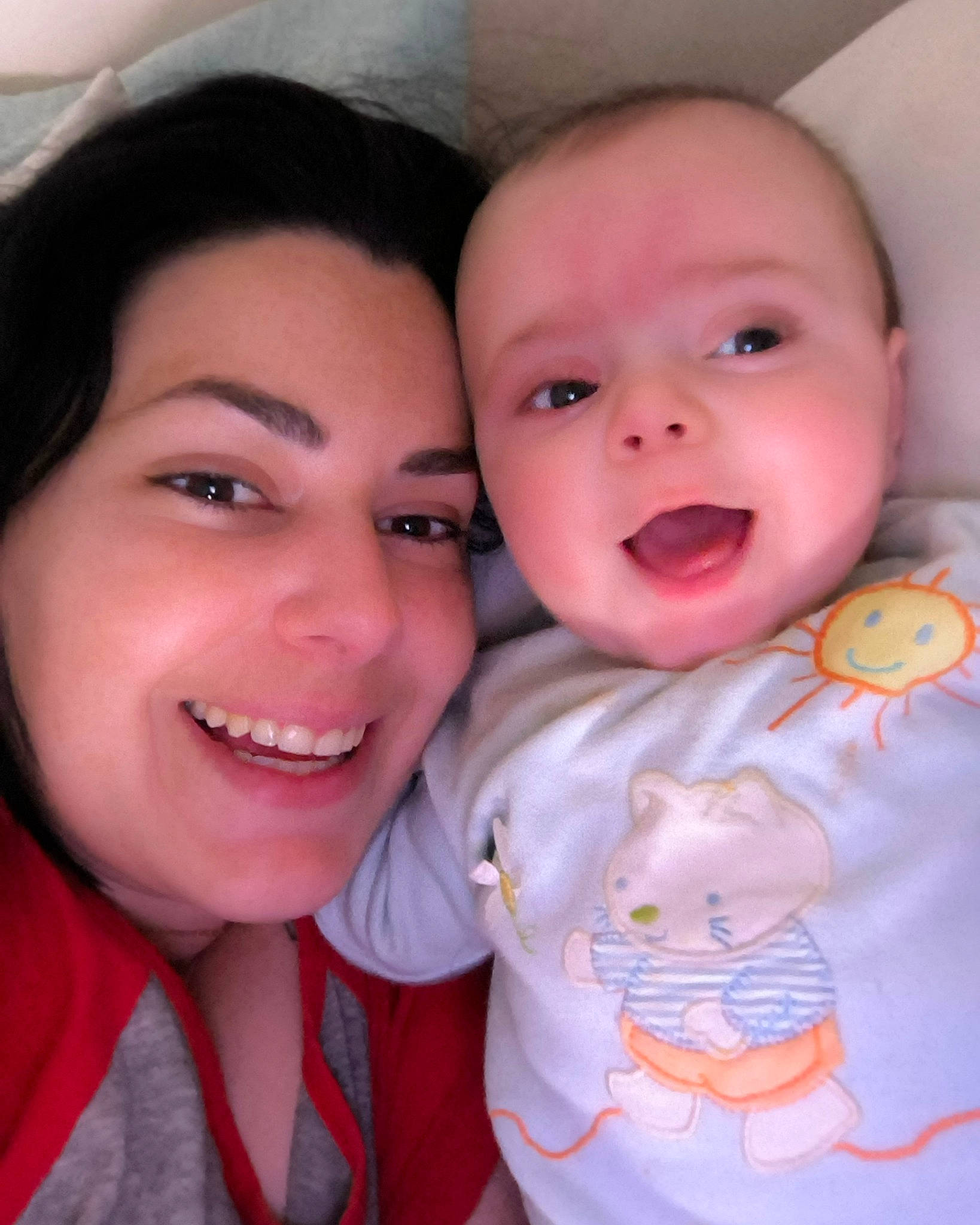 Théo Basil participe au concours pour gagner de l'argent avec cette photo : baby_toddler_clothing, cheek, chin, eyebrow, face, facial_expression, fun, gesture, happy, iris, joy, lip, mouth, nose, organ, person, pink, skin, sleeve, smile