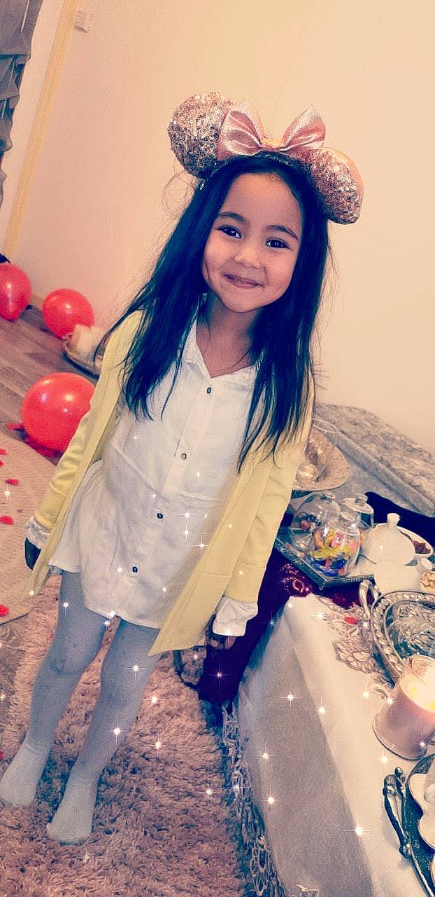 Ilyna a rejoint le concours — aidez-le/la à gagner de superbes lots ! beauty, cool, dress, electric_blue, facial_expression, fashion, fashion_design, fun, hairstyle, happy, hat, joy, long_hair, outerwear, pattern, person, photograph, pink, sleeve, smile