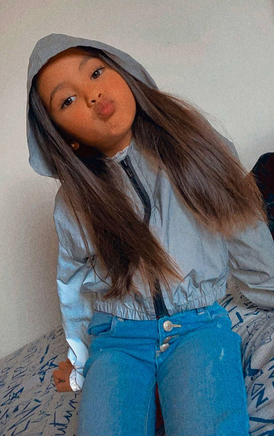 Ilyna a rejoint le concours — aidez-le/la à gagner de superbes lots ! bangs, barbie, black_hair, clothing, cool, denim, doll, electric_blue, eyelash, grey, headwear, jean_short, layered_hair, lip, long_hair, neck, person, shoulder, thigh, toy