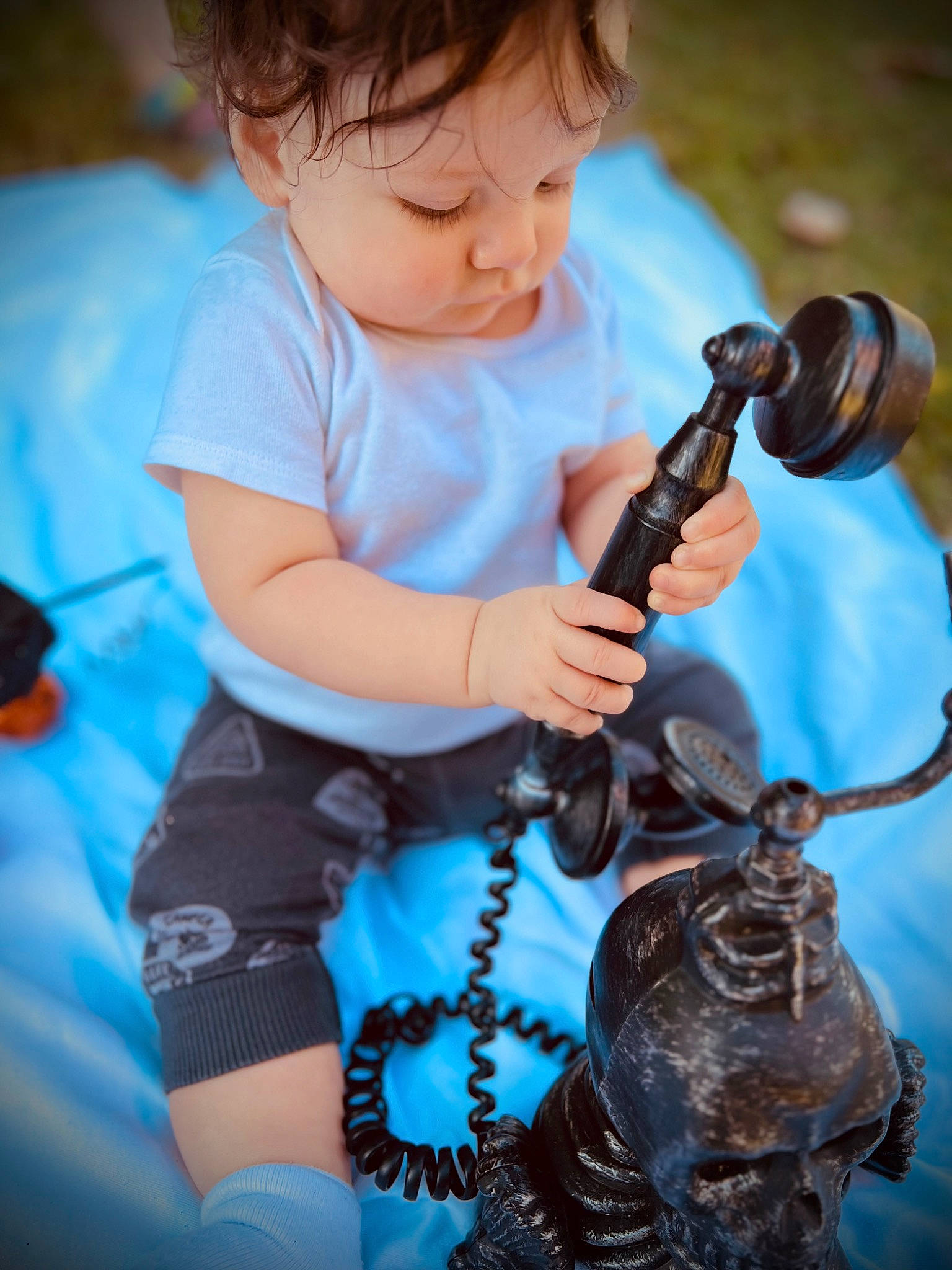 Pablo is registered to the contest to win money with this photo: arm, baby, baby_toddler_clothing, child, electric_blue, fashion_accessory, flash_photography, fun, grass, hairstyle, happy, human_leg, leisure, pattern, person, personal_protective_equipment, recreation, sitting, snapshot, t_shirt