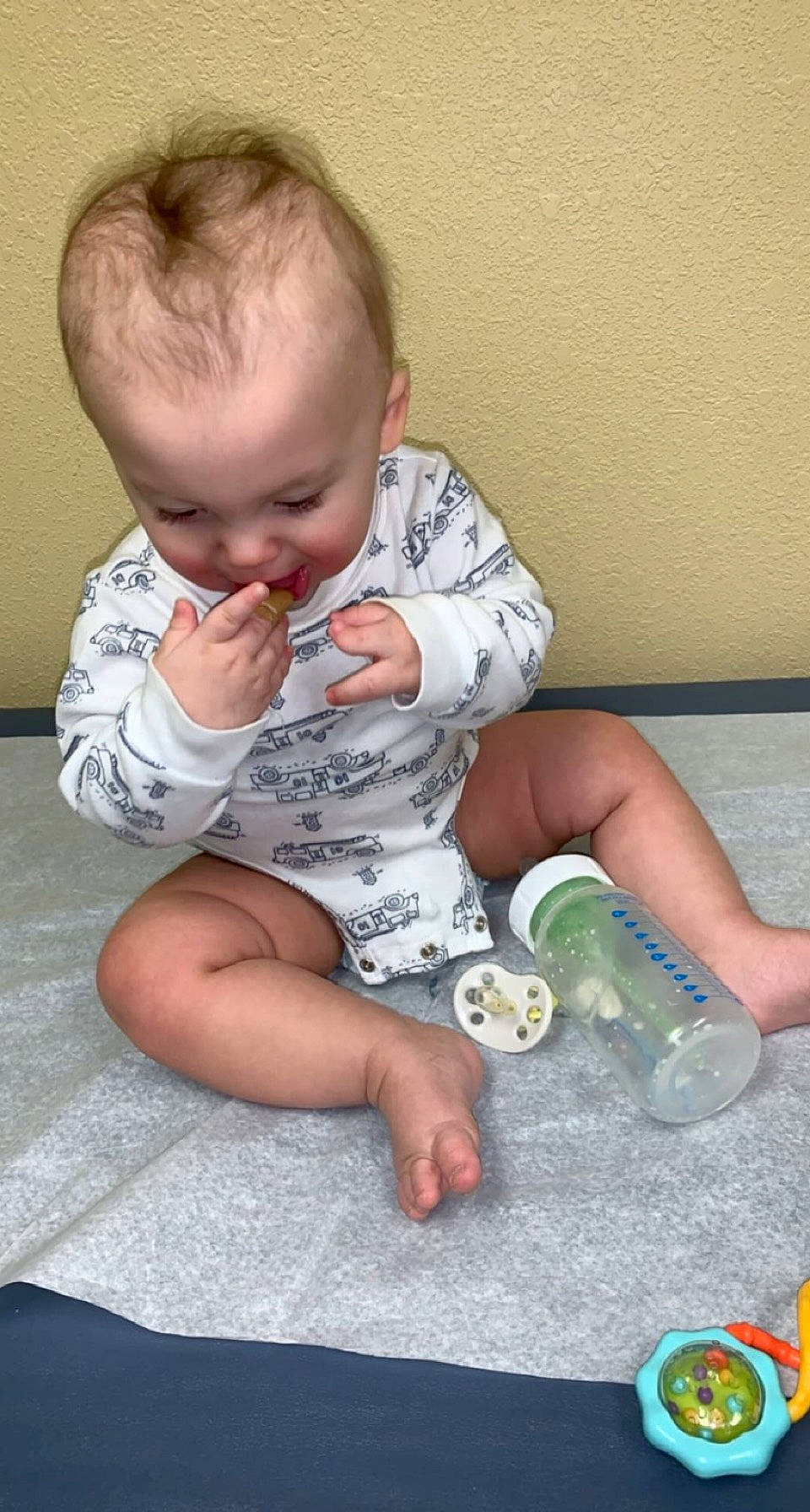 Leovonni is registered to the contest to win money with this photo: arm, baby, baby_toddler_clothing, cheek, child, comfort, finger, floor, flooring, fun, hairstyle, joint, leg, mammal, mouth, person, sitting, skin, sleeve, standing