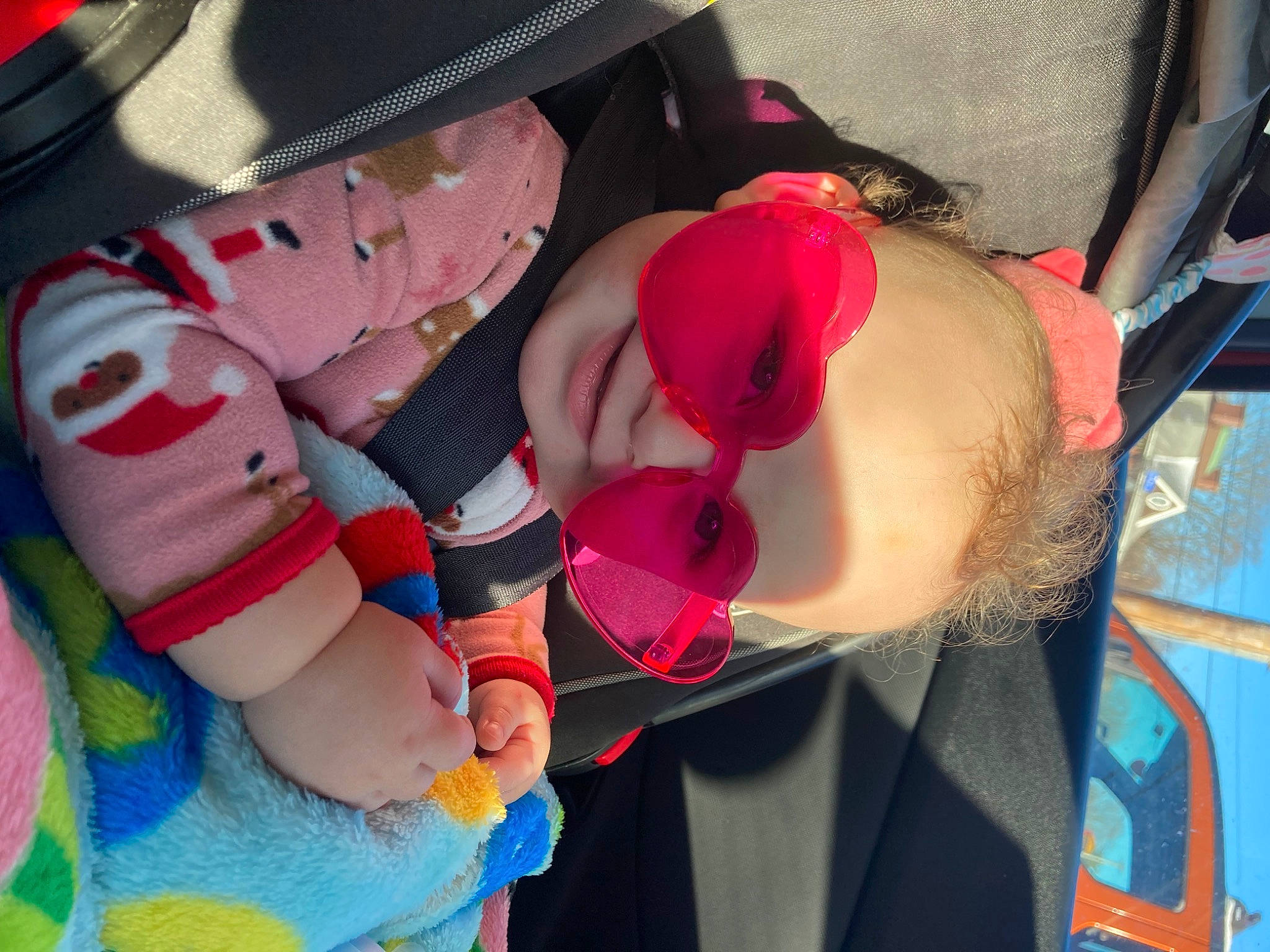 Laveyah is registered to the contest to win money with this photo: abdomen, carmine, chest, elbow, event, eyewear, fashion_accessory, finger, flesh, gesture, human_leg, knee, magenta, nail, person, pink, textile, thigh, thumb, trunk