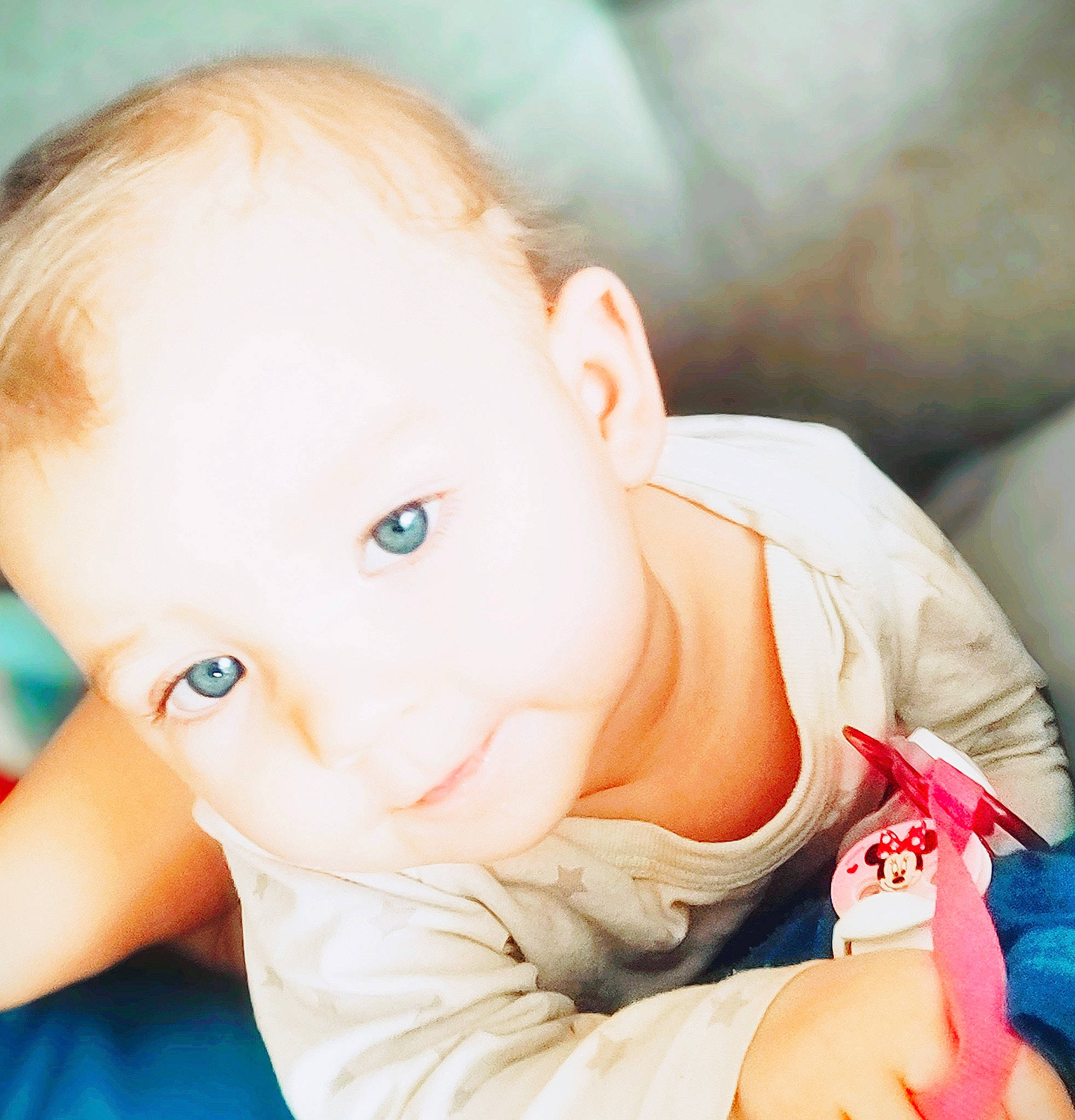 Lilah participe au concours pour gagner de l'argent avec cette photo : arm, baby, baby_toddler_clothing, cheek, child, comfort, eyelash, finger, gesture, grass, hand, happy, lip, mouth, nose, person, sitting, skin, sleeve, toddler