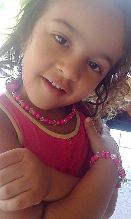 Lea participe au concours pour gagner de l'argent avec cette photo : beauty, blond, brown_hair, child, clothing, face, facial_expression, finger, girl, gravure_idol, hair, hairstyle, hand, infant, mouth, organ, person, skin, smile, toddler