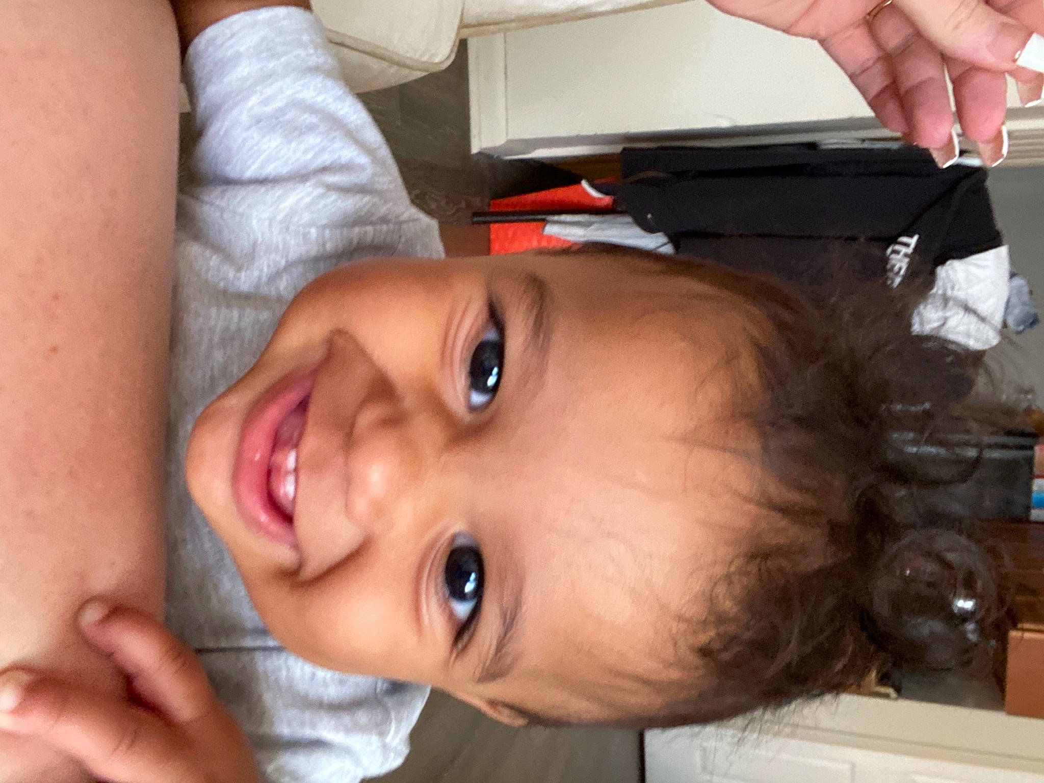 Zyhare is registered to the contest to win money with this photo: cheek, chin, ear, eye, eyebrow, eyelash, face, finger, forehead, hairstyle, head, jaw, joy, lip, mouth, muscle, neck, nose, organ, person