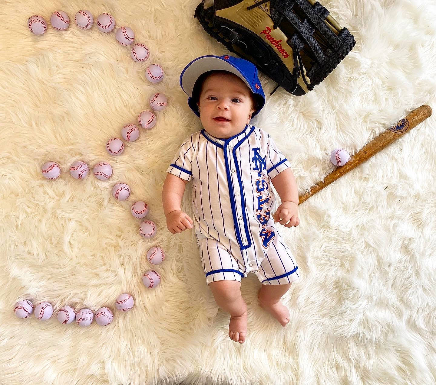 Alessio is registered to the contest to win money with this photo: baby, baby_toddler_clothing, child, child_model, fashion_accessory, happy, headwear, person, sleeve, smile, toddler, waist