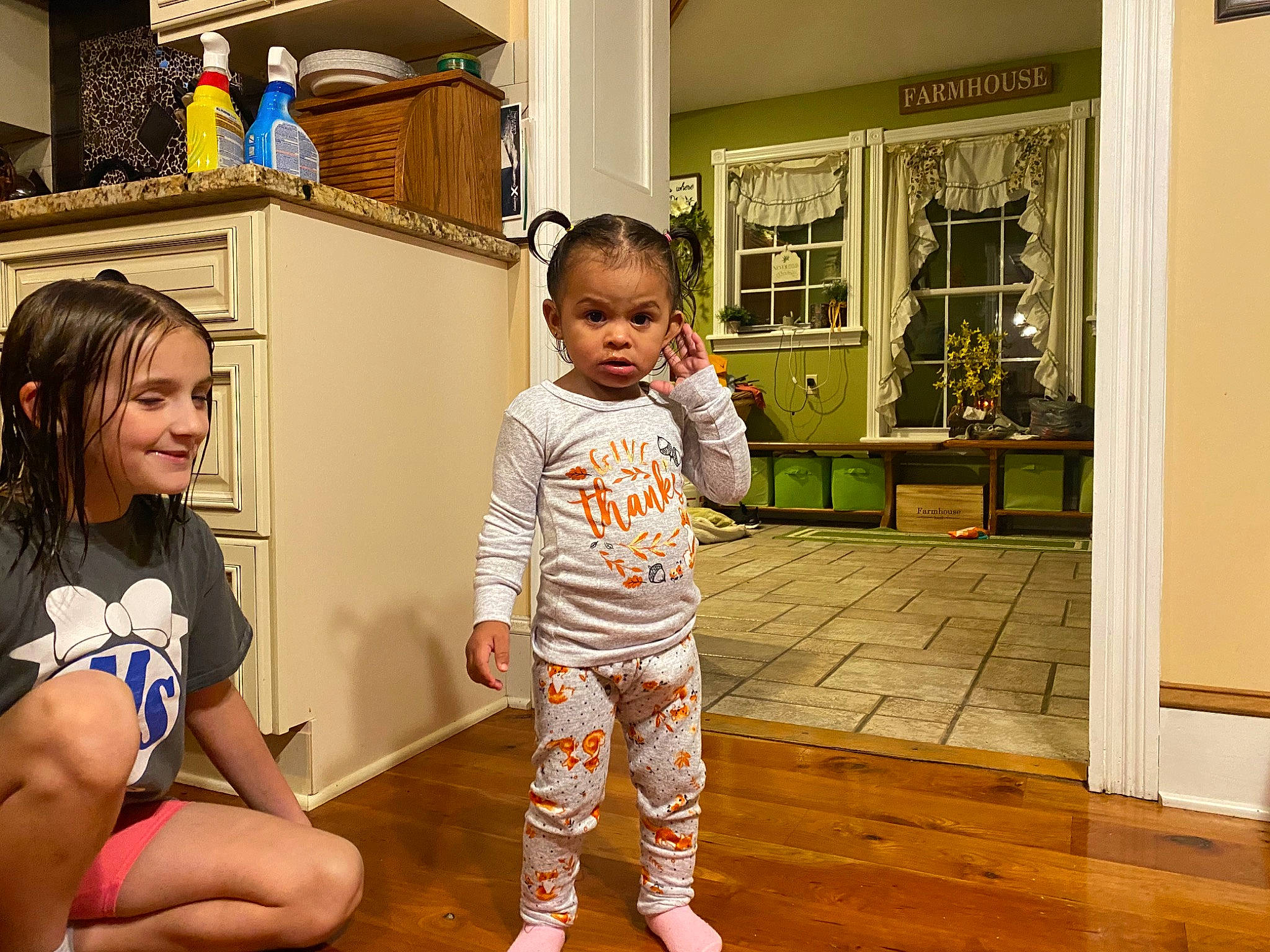Taelauna is registered to the contest to win money with this photo: baby_toddler_clothing, child, door, floor, flooring, fun, happy, hardwood, joy, leg, leisure, living_room, person, picture_frame, room, shorts, t_shirt, thigh, toddler, window