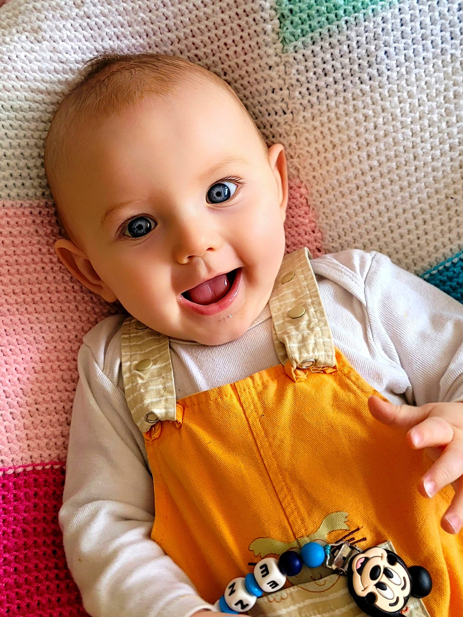 Ezio a rejoint le concours — aidez-le/la à gagner de superbes lots ! baby, baby_products, baby_toddler_clothing, blue, cheek, child, comfort, happy, hat, human_body, iris, mouth, nose, outerwear, person, product, skin, sleeve, smile, textile