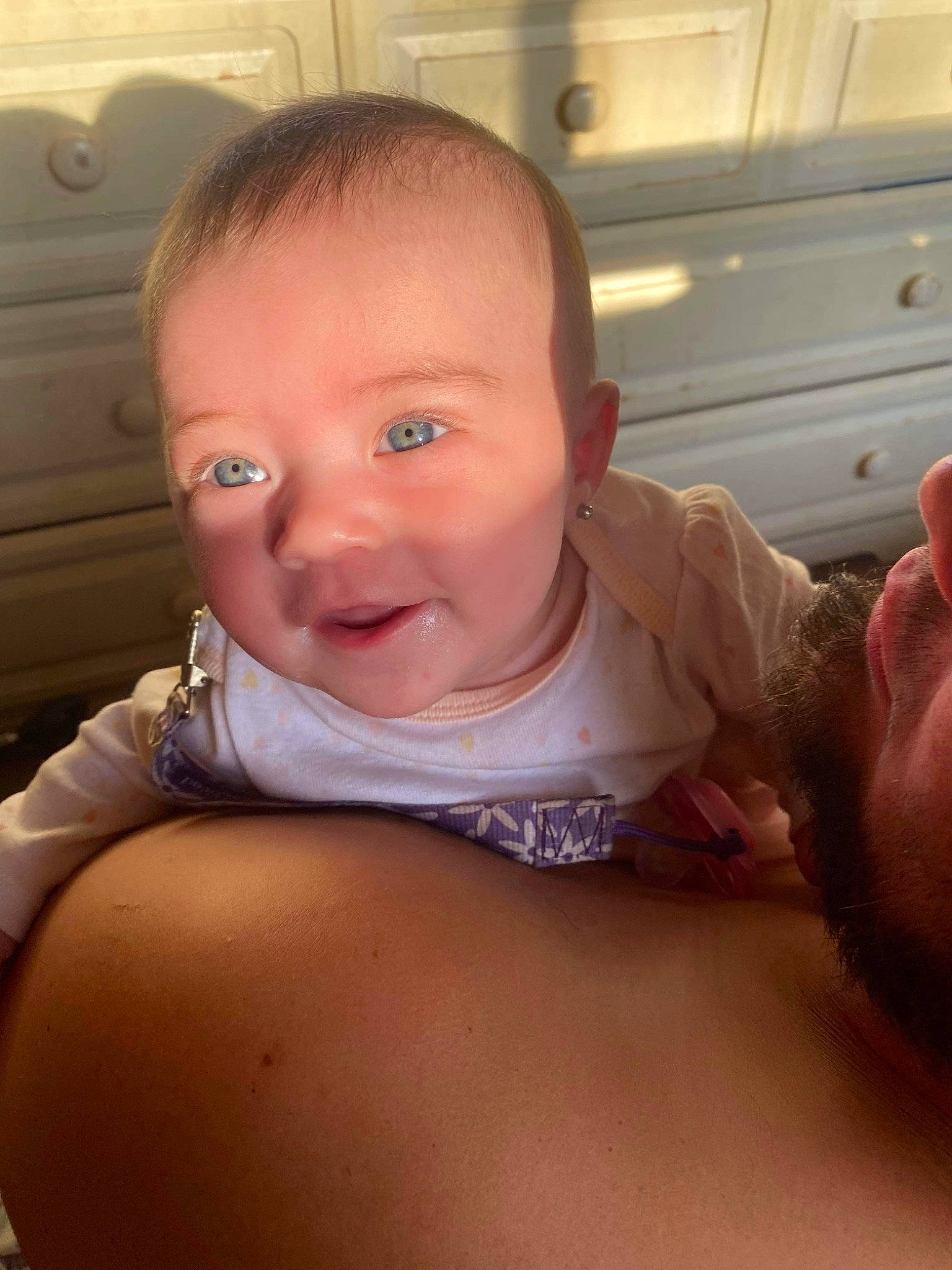 Iyla is registered to the contest to win money with this photo: cheek, chin, comfort, ear, eye, eyebrow, finger, forehead, gesture, hairstyle, hand, head, human_body, iris, joint, lip, mouth, neck, nose, person