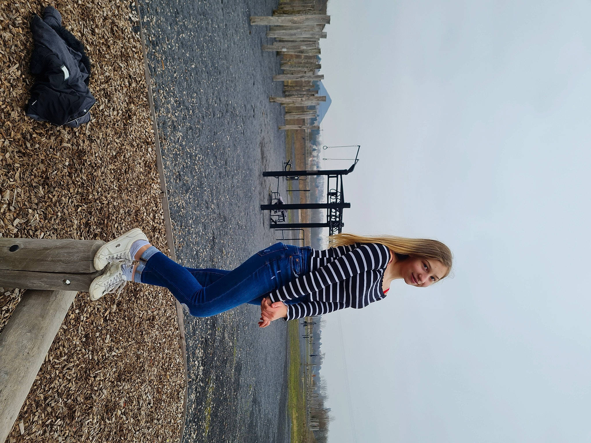 Louna participe au concours pour gagner de l'argent avec cette photo : concrete, denim, electric_blue, facade, fun, happy, joy, landscape, leisure, people_in_nature, person, shadow, sky, tourism, travel, walking_shoe, wood