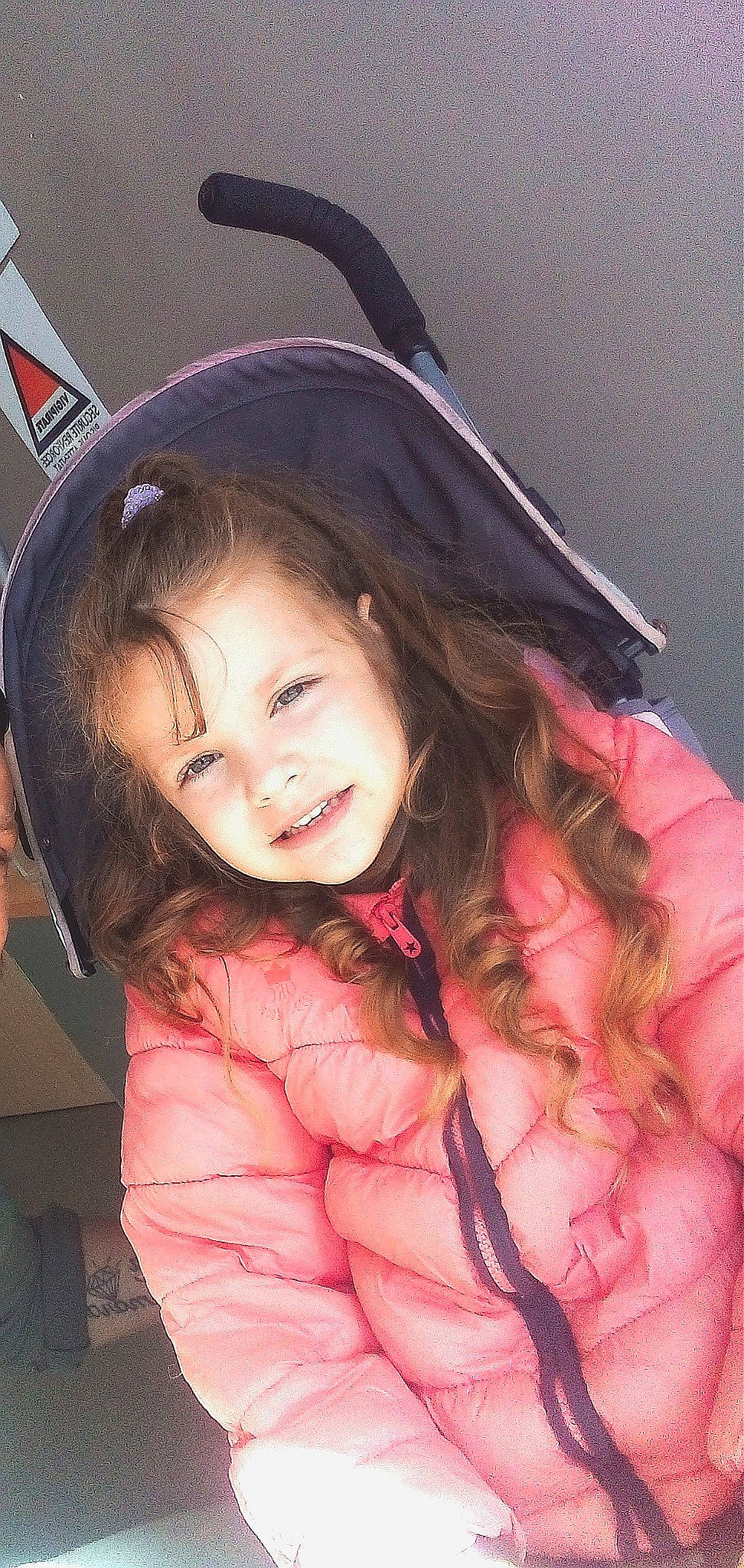 Giuliana a rejoint le concours — aidez-le/la à gagner de superbes lots ! beauty, black_hair, brown_hair, cheek, child, child_model, eye, eyebrow, face, hair, hairstyle, joy, lip, long_hair, person, pink, skin, smile