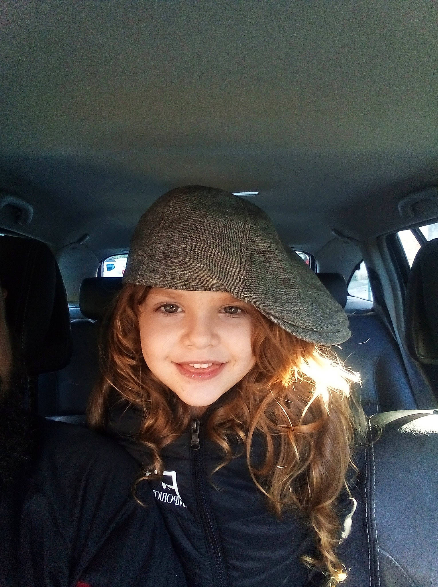 Giuliana a rejoint le concours — aidez-le/la à gagner de superbes lots ! beanie, black_hair, brown_hair, cap, car, cool, face, fashion_accessory, hair, hat, headgear, joy, knit_cap, lip, long_hair, person, photography, selfie, smile, vehicle