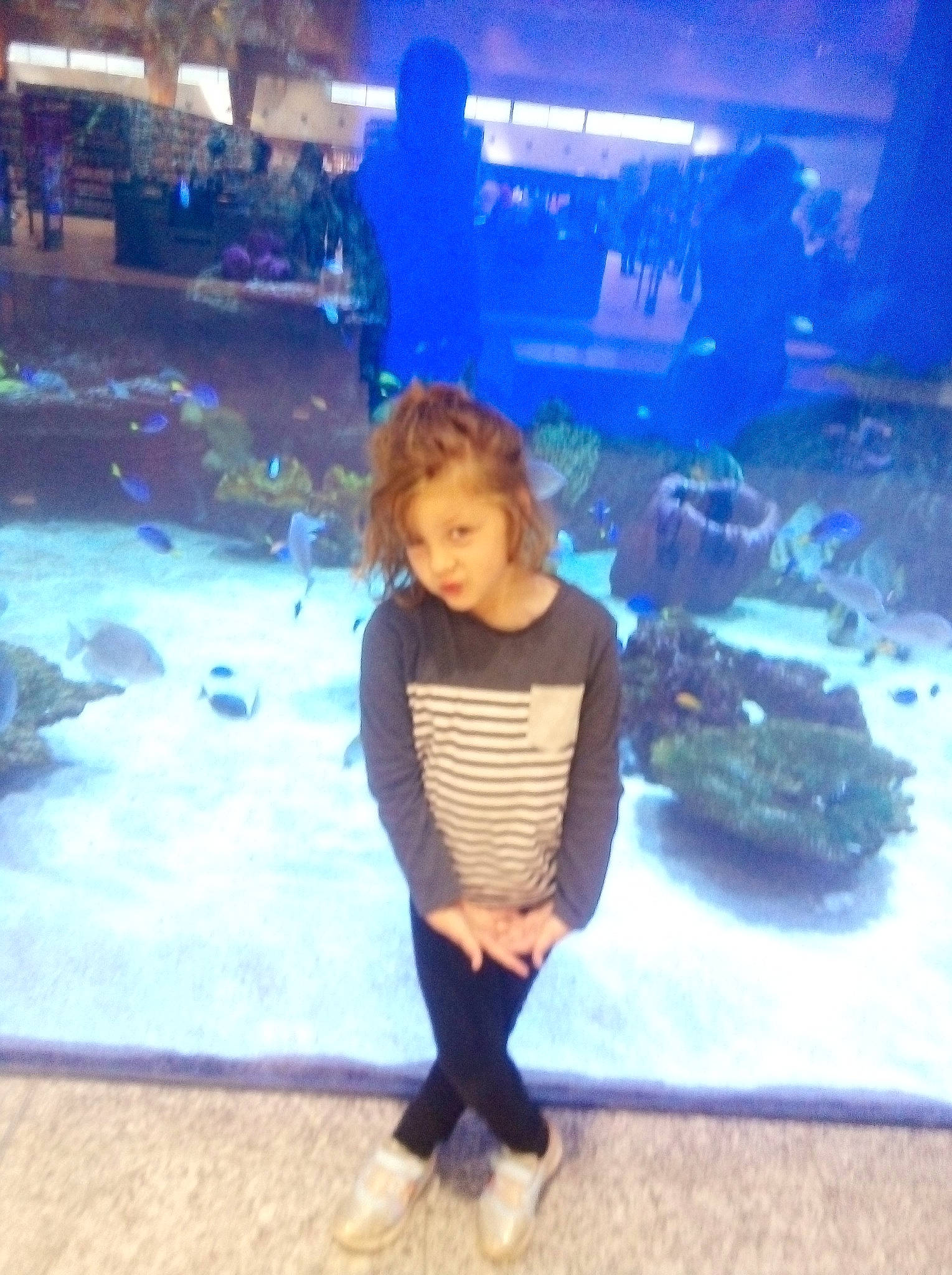 Giuliana participe au concours pour gagner de l'argent avec cette photo : aquarium, child, electric_blue, fun, leg, leisure, person, play, smile, snapshot, toddler, vacation, water
