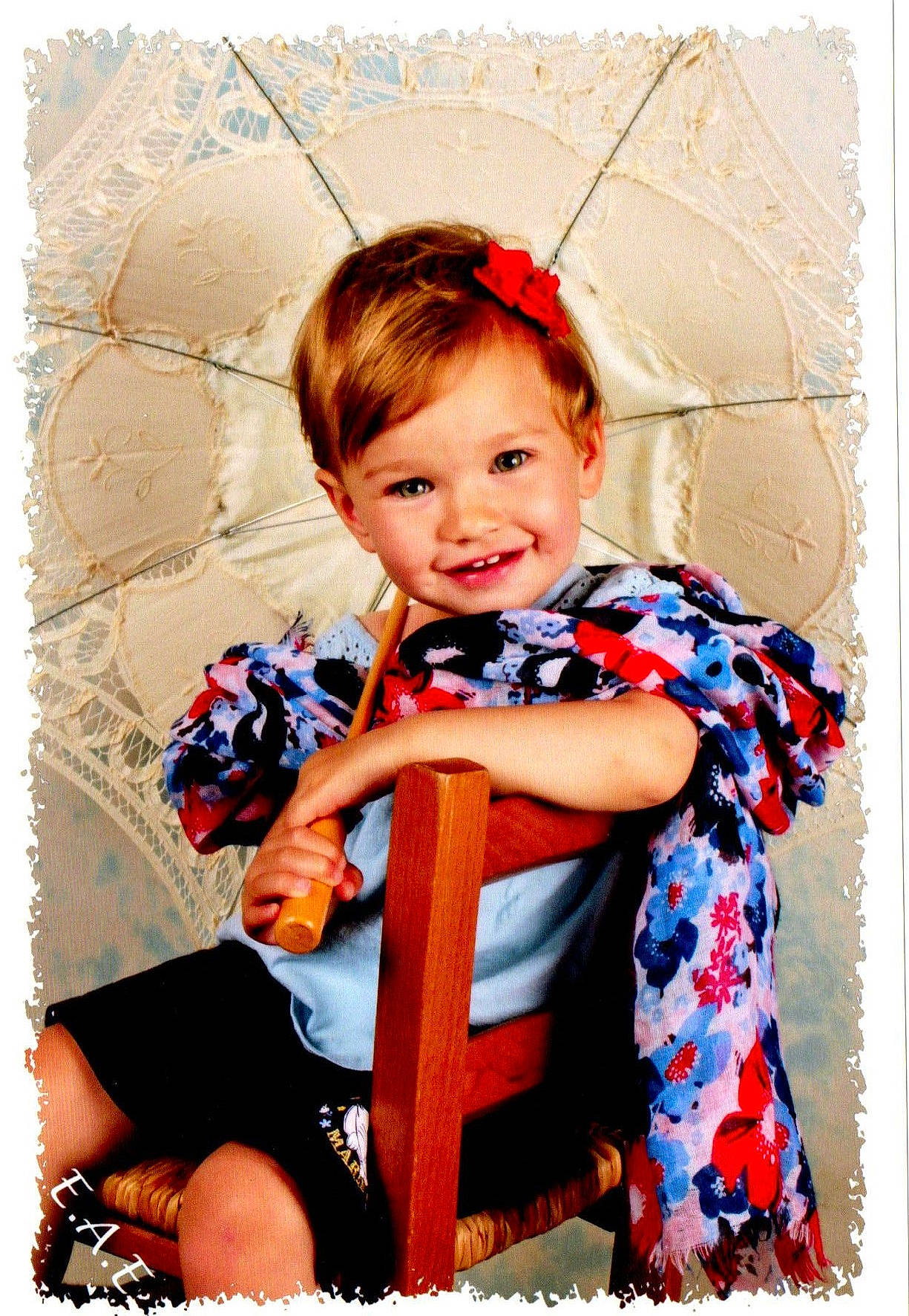 Charlie participe au concours pour gagner de l'argent avec cette photo : baby, baby_toddler_clothing, chair, child, child_model, electric_blue, fashion_accessory, happy, joy, magenta, pattern, people_in_nature, person, portrait_photography, rectangle, shorts, sitting, sleeve, smile, toddler