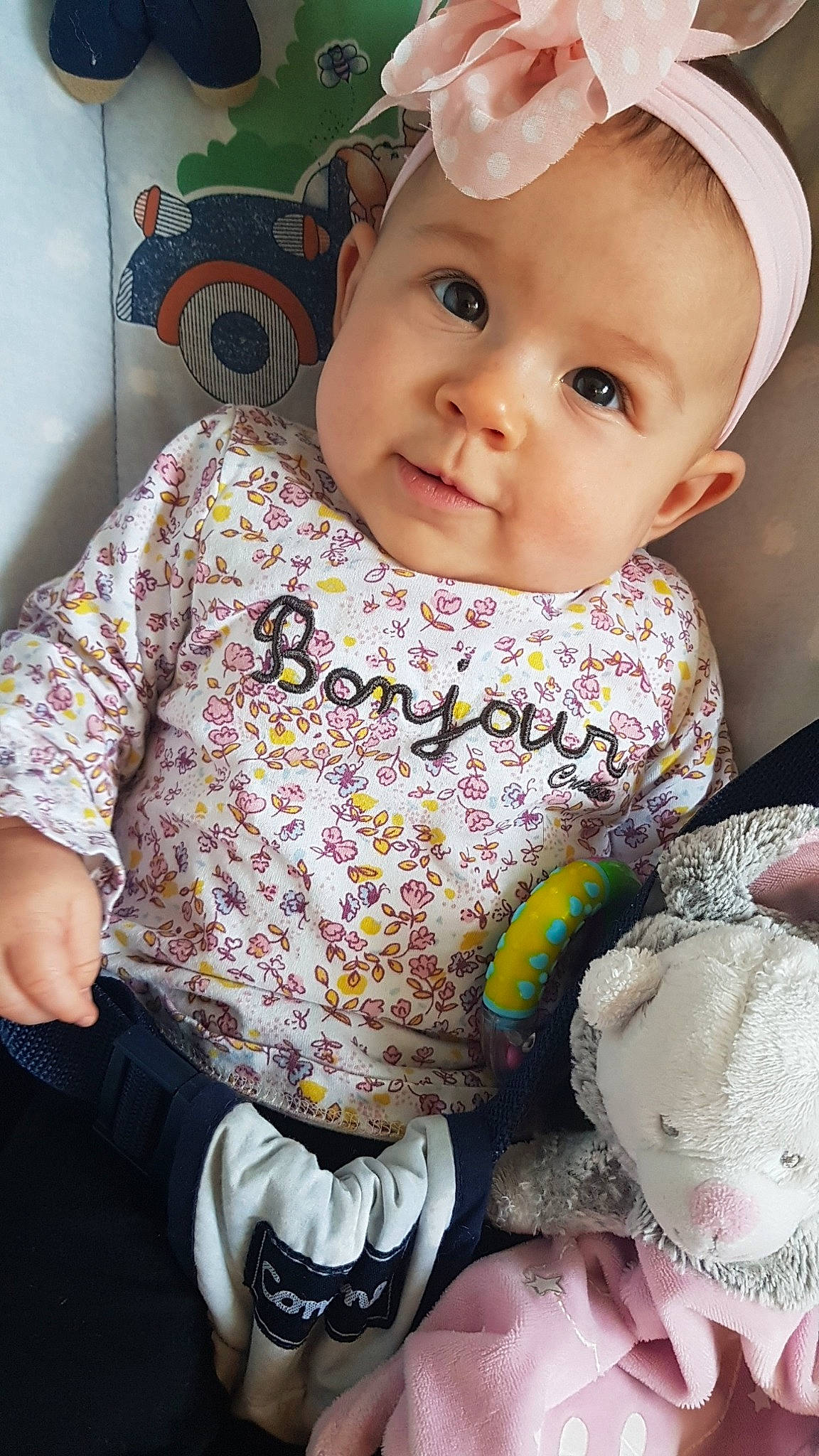 Lysana a rejoint le concours — aidez-le/la à gagner de superbes lots ! baby, baby_toddler_clothing, cheek, child, chin, dress, eye, face, head, headgear, iris, lip, nose, organ, person, pink, product, skin, sleeve, smile