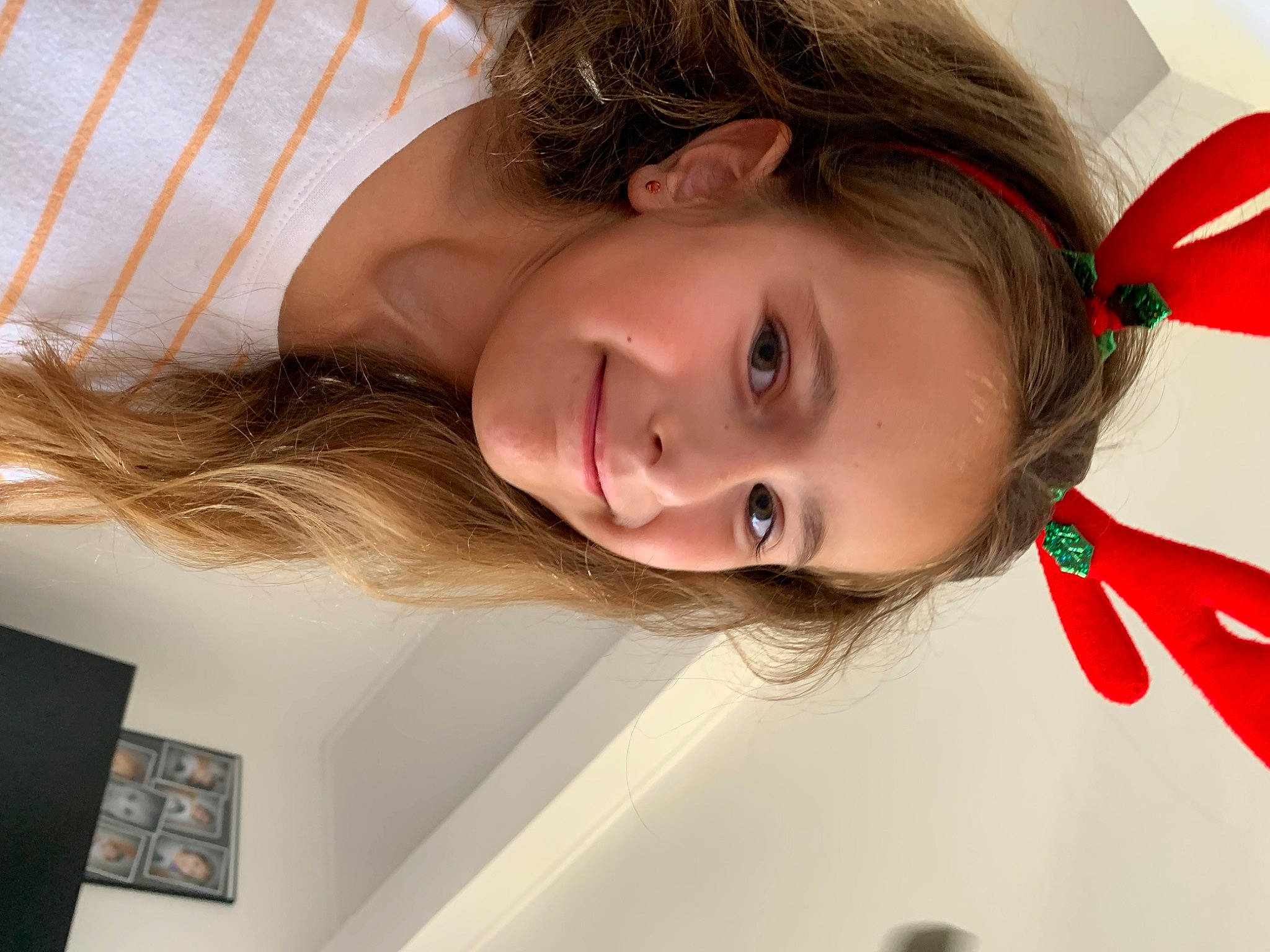 Mélody participe au concours pour gagner de l'argent avec cette photo : blurred, cheek, chin, eye, eyebrow, eyelash, facial_expression, fashion, hair, hairstyle, head, jaw, joint, joy, lip, mouth, neck, nose, organ, person