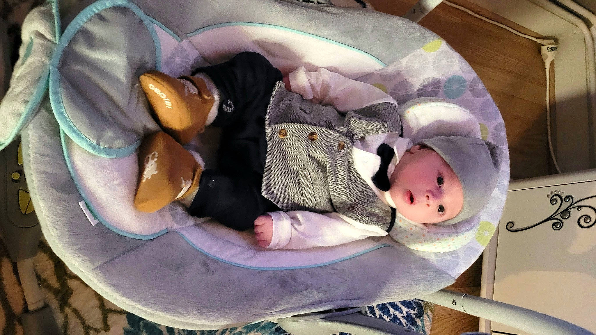 Diego participe au concours pour gagner de l'argent avec cette photo : baby, baby_carriage, baby_in_car_seat, baby_products, baby_safety, baby_toddler_clothing, car_seat, child, comfort, headgear, headwear, leg, linens, mouth, person, personal_protective_equipment, pink, purple, sitting, toddler