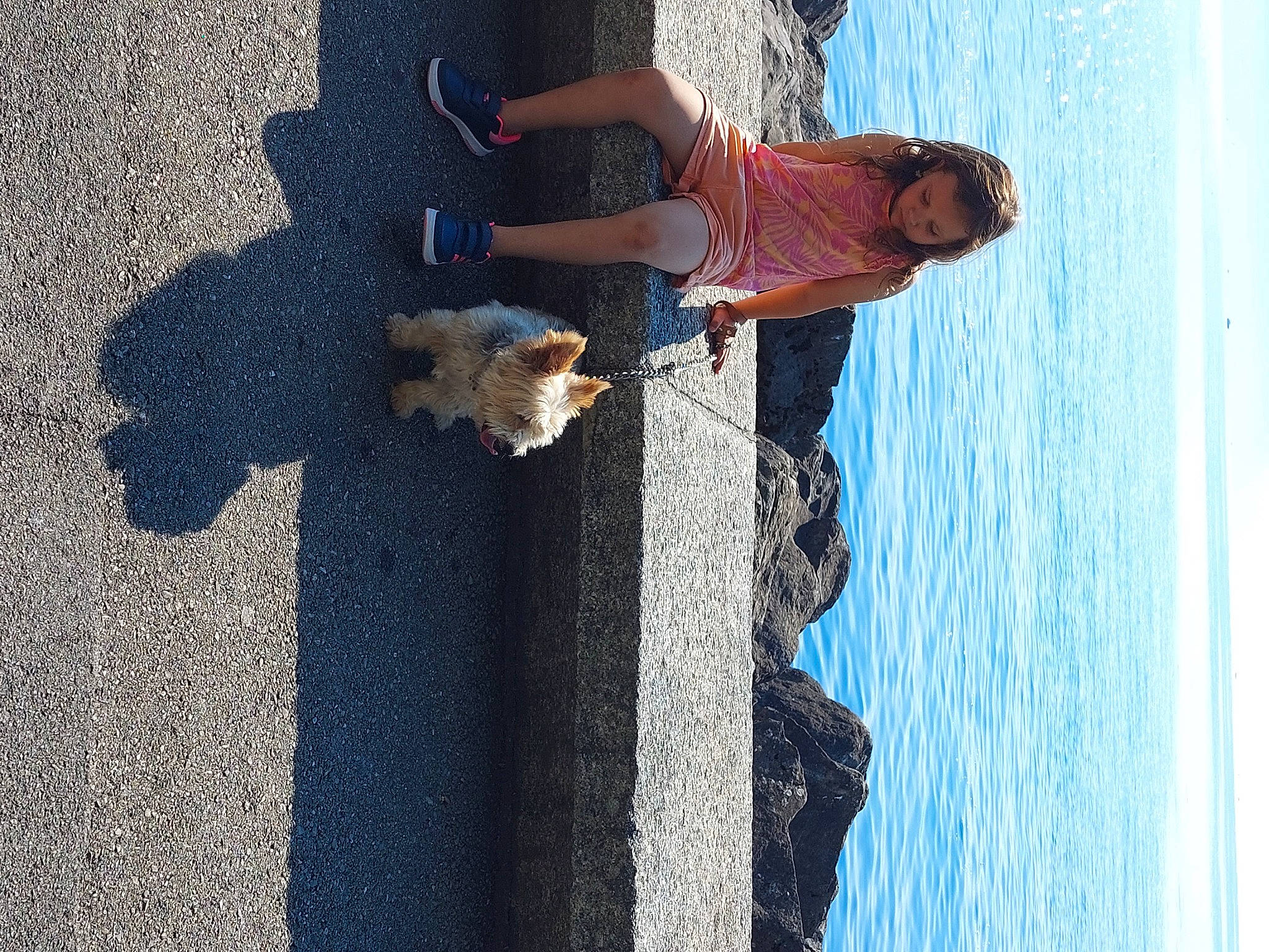 Carina a rejoint le concours — aidez-le/la à gagner de superbes lots ! asphalt, azure, blue, concrete, denim, electric_blue, fun, lake, leisure, recreation, reflection, road_surface, shadow, sky, sunglasses, travel, vacation, wall, water, wood