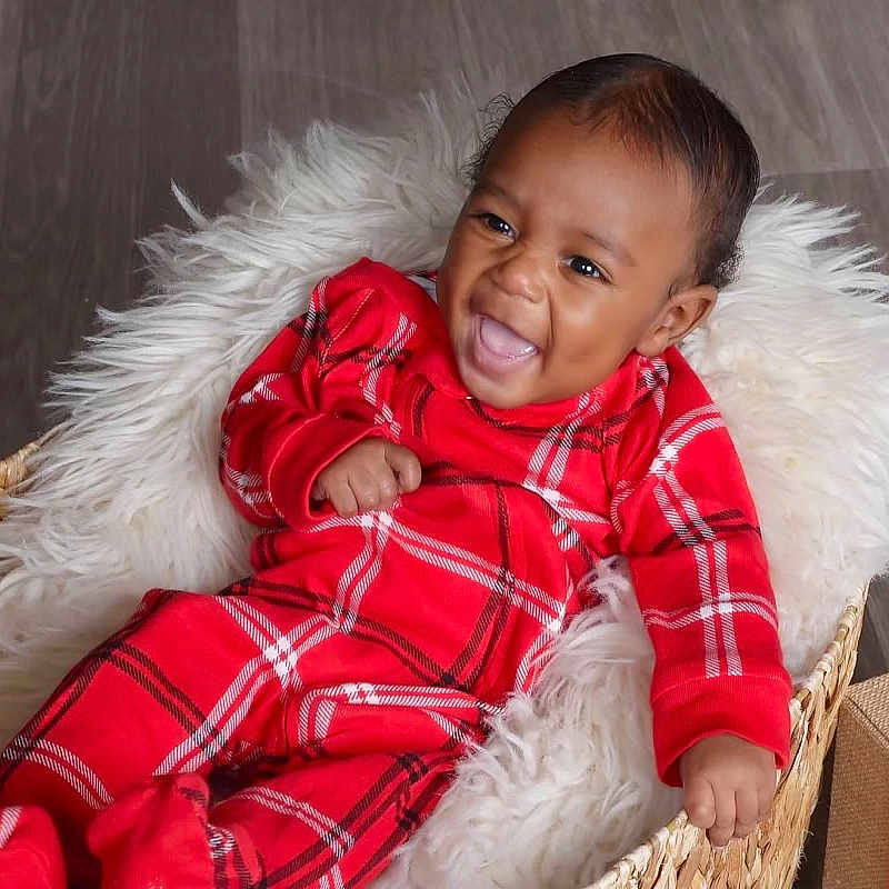 Kingston is registered to the contest to win money with this photo: baby, babylaughing, basket, box, face, happy, head, laughing, person, photography, portrait, smile