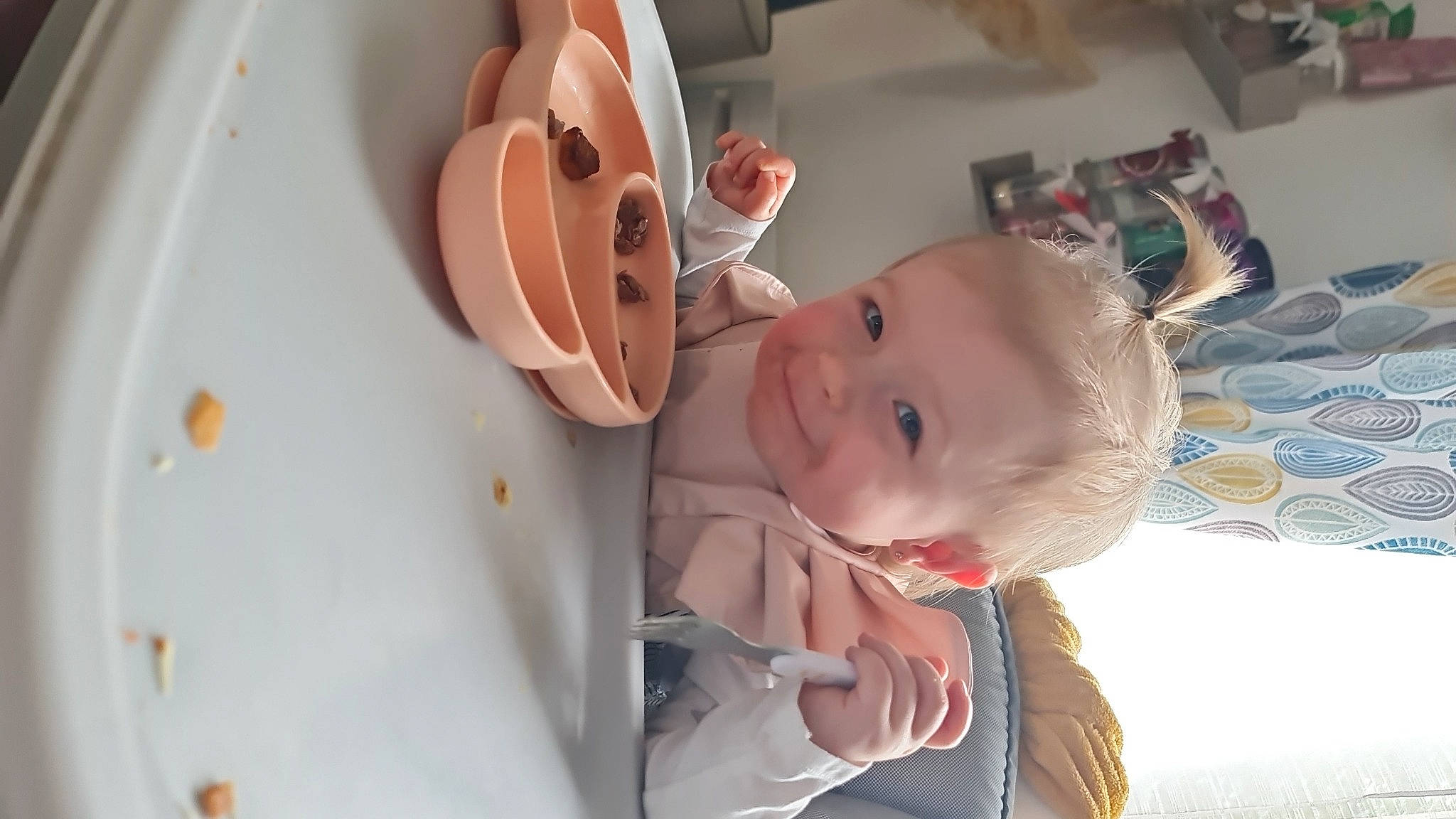 Henneah a rejoint le concours — aidez-le/la à gagner de superbes lots ! baby, baby_products, baby_safety, baby_toddler_clothing, chair, child, comfort, eye, fun, happy, hat, joy, linens, peach, person, room, skin, smile, toddler