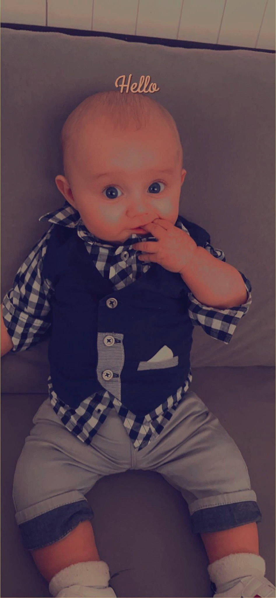 Iloan participe au concours pour gagner de l'argent avec cette photo : baby, baby_toddler_clothing, cheek, chest, child, collar, comfort, cool, electric_blue, happy, human_body, long_sleeved_t_shirt, neck, pattern, person, sitting, sleeve, t_shirt, textile, thumb