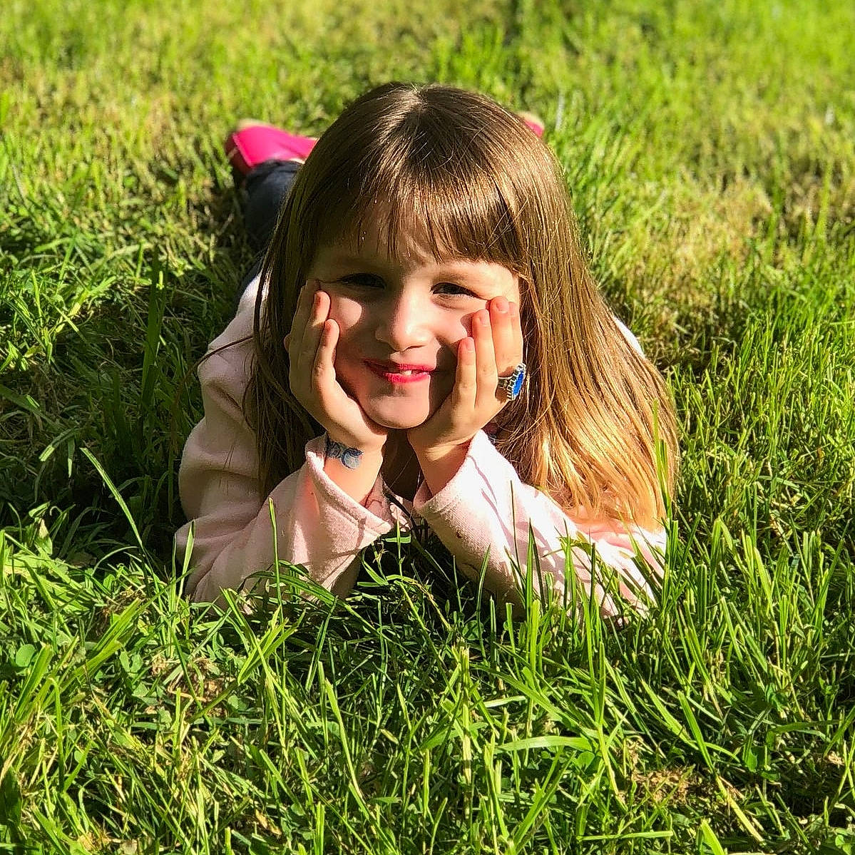 Maelya participe au concours pour gagner de l'argent avec cette photo : beauty, blond, child, eye, face, facial_expression, fun, grass, grass_family, grassland, green, hair, hairstyle, happy, head, joy, lawn, meadow, people_in_nature, person