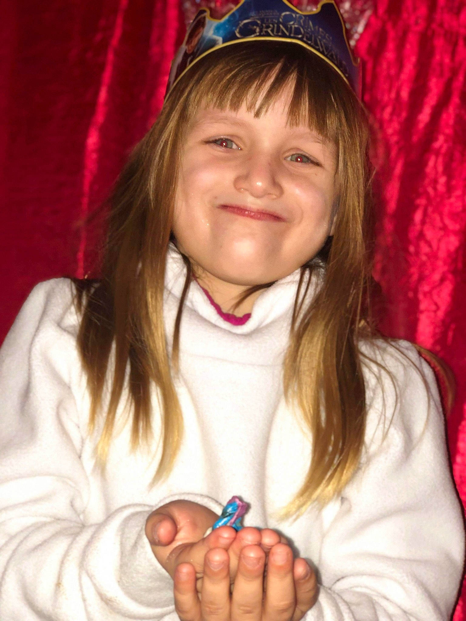 Maelya a rejoint le concours — aidez-le/la à gagner de superbes lots ! child, gesture, joy, lip, person, smile