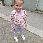 Natalia a rejoint le concours — aidez-le/la à gagner de superbes lots ! child, girl, smile, hoodie, unicorn_pattern, leggings, sneakers, braided_hair, outdoor, sidewalk, pavement, casual_clothing, playful, young, cute, person, street, standing, fashion, accessories