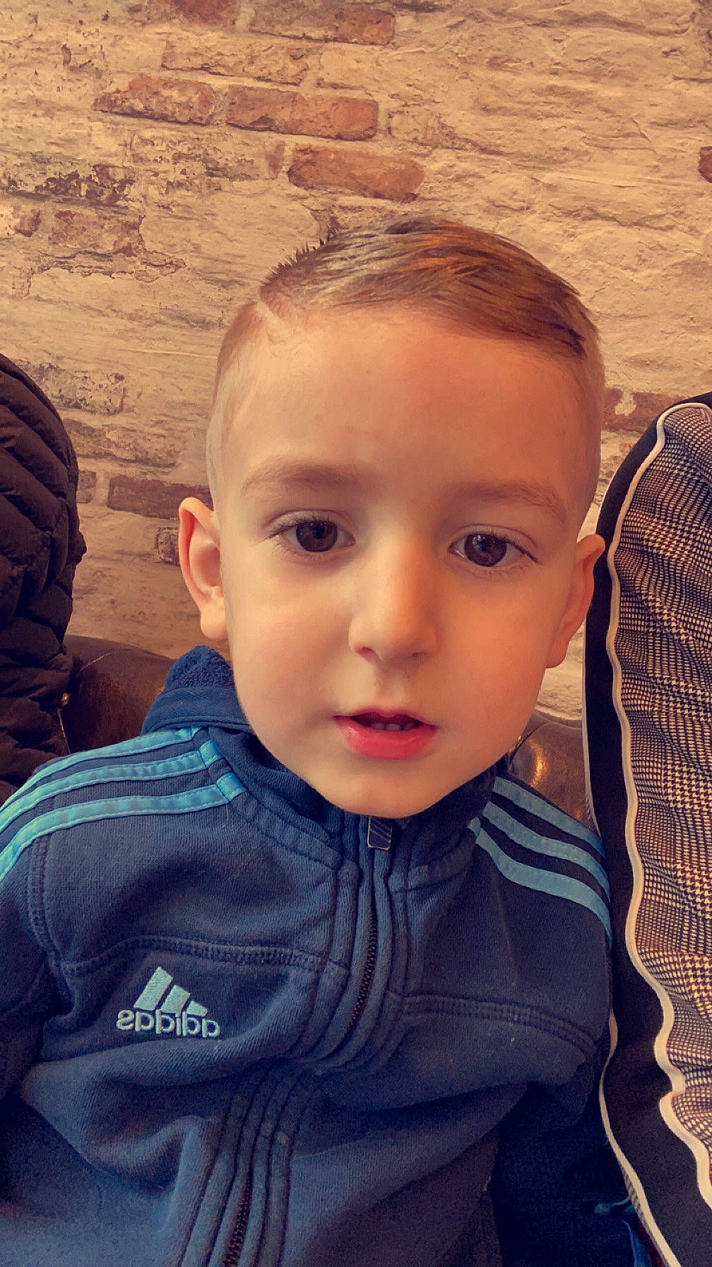 Anthonin a rejoint le concours — aidez-le/la à gagner de superbes lots ! automotive_tire, cheek, child, chin, cool, electric_blue, eye, eyebrow, face, forehead, happy, head, iris, neck, nose, organ, person, skin, sleeve, t_shirt