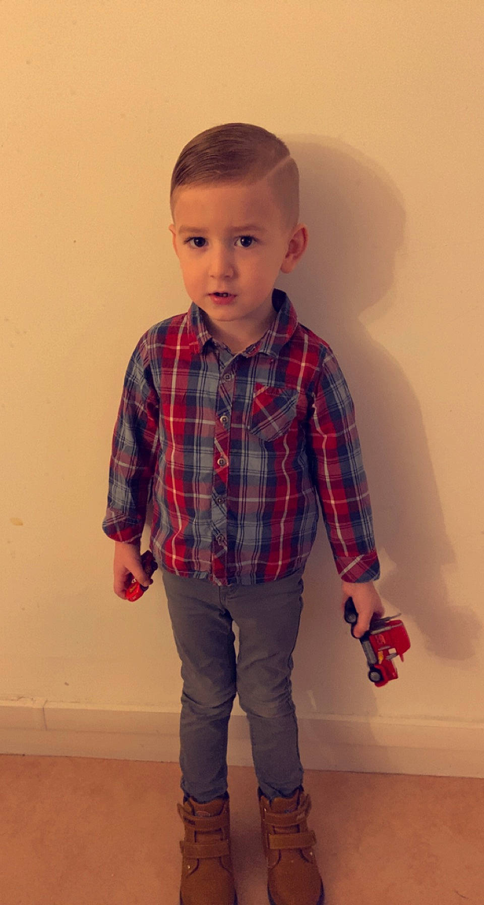 Anthonin participe au concours pour gagner de l'argent avec cette photo : blazer, collar, denim, dress_shirt, electric_blue, face, fashion_design, flooring, formal_wear, head, neck, pattern, person, plaid, sleeve, standing, t_shirt, tartan, toy, uniform