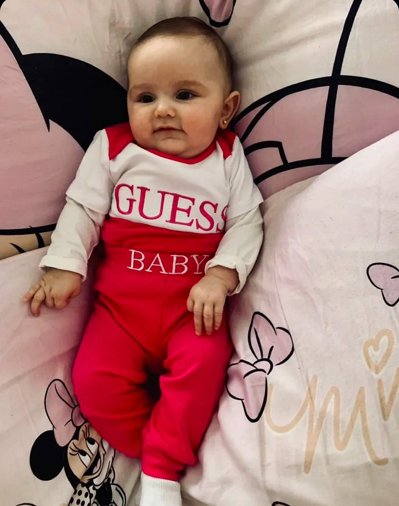 Sïway a rejoint le concours — aidez-le/la à gagner de superbes lots ! baby, baby_toddler_clothing, black, cheek, child, comfort, cool, finger, happy, head, human, people, person, pink, skin, sleeve, smile, t_shirt, toddler, vertebrate