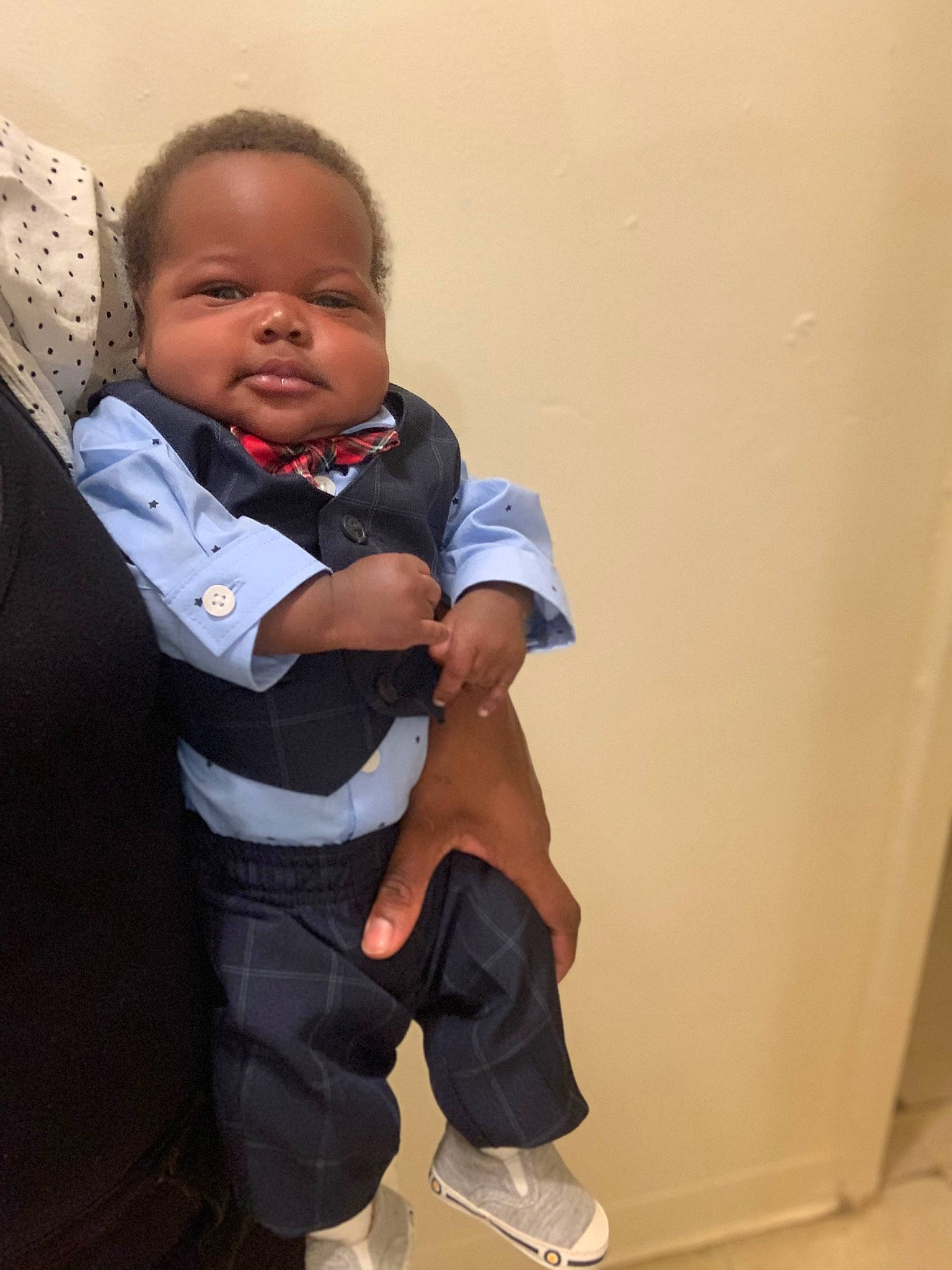 Dantae is registered to the contest to win money with this photo: arm, baby, baby_toddler_clothing, cheek, comfort, elbow, fun, gesture, happy, iris, knee, leg, neck, nose, person, shoulder, sitting, skin, sleeve, thumb