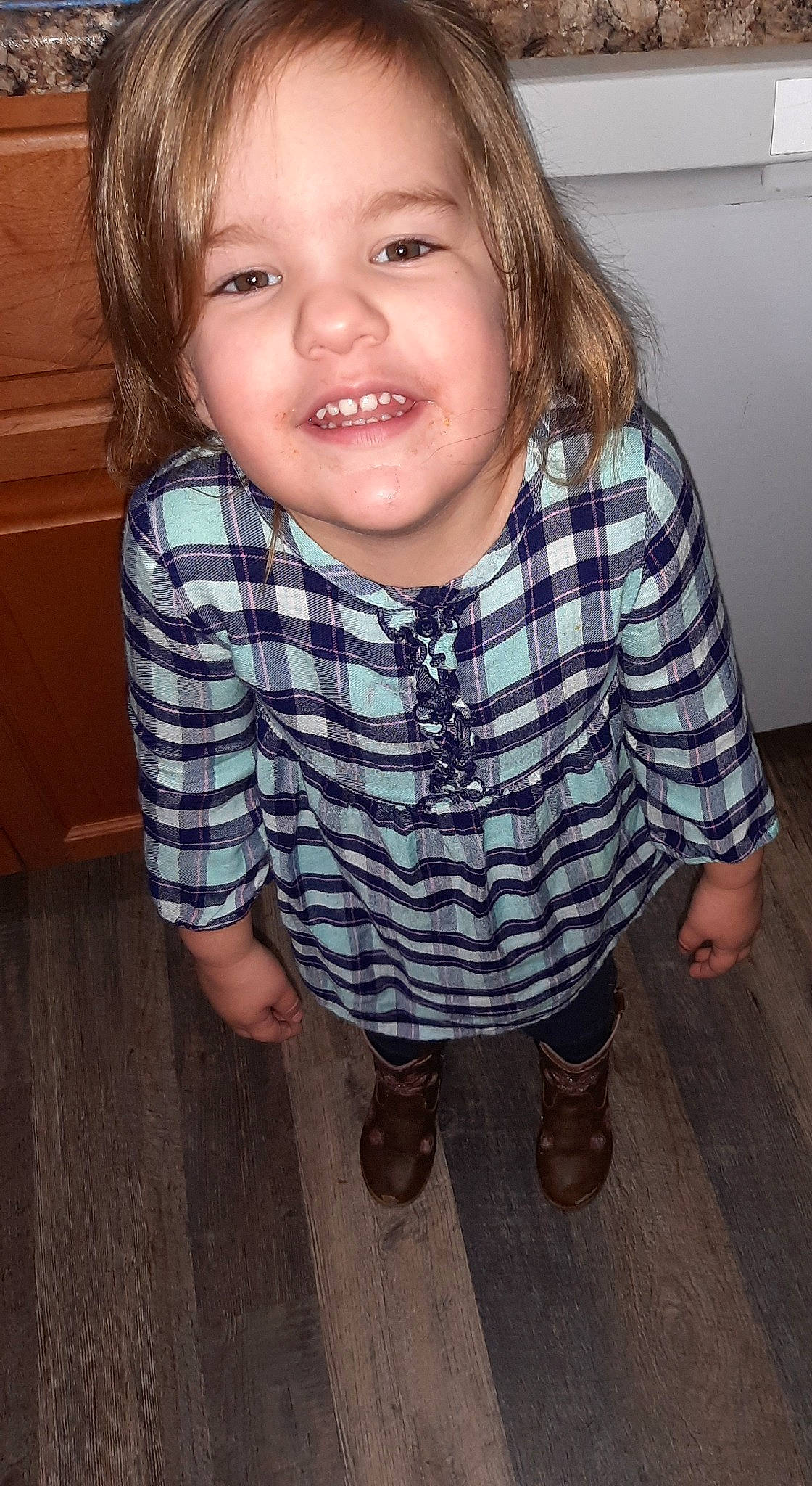 Emma is registered to the contest to win money with this photo: cheek, chin, dress_shirt, eye, eyelash, flash_photography, floor, gesture, hair, happy, iris, jaw, joy, lip, mouth, nose, person, skin, sleeve, smile