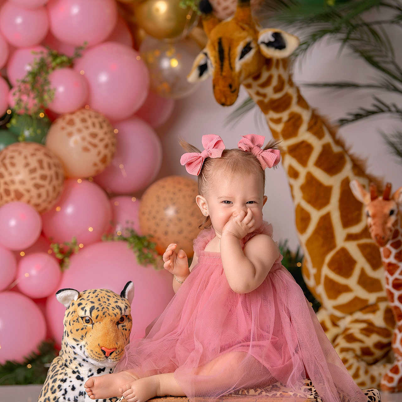 Savannah is registered to the contest to win money with this photo: accessories, animal, baby, balloon, bodypart, clothing, dress, face, finger, fun, giraffe, hand, head, panther, party, people, person, photography, portrait, sphere