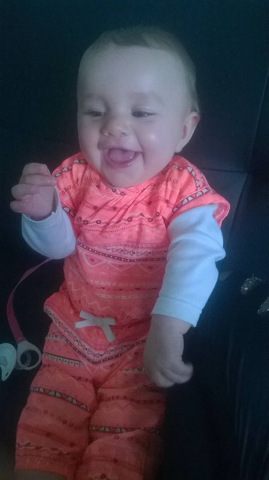 Maeva participe au concours pour gagner de l'argent avec cette photo : child, facial_expression, human_positions, infant, nose, organ, person, skin, toddler