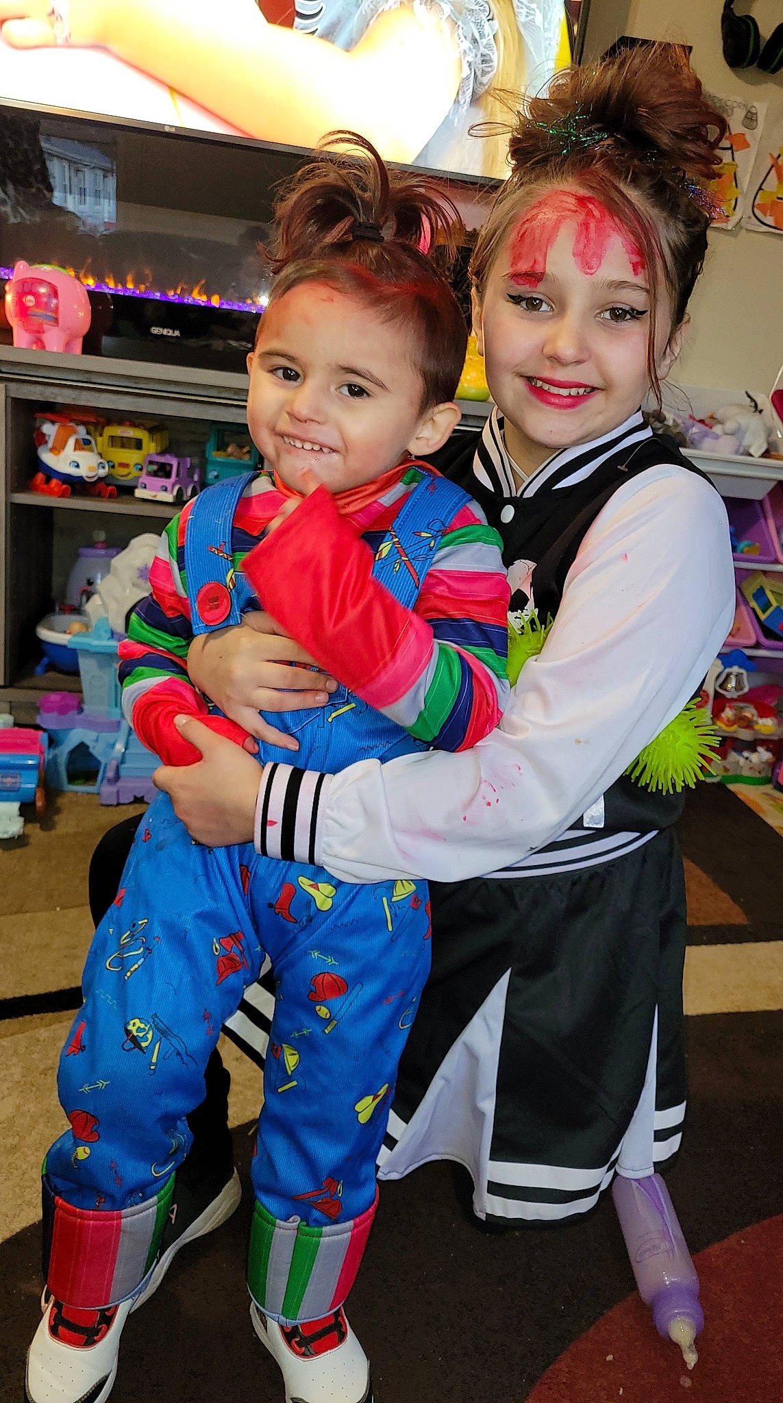 King is registered to the contest to win money with this photo: baby_toddler_clothing, child, costume, event, formal_wear, fun, hairstyle, happy, head, holiday, jewellery, joy, leisure, person, room, shelf, smile, standing, toddler, tradition