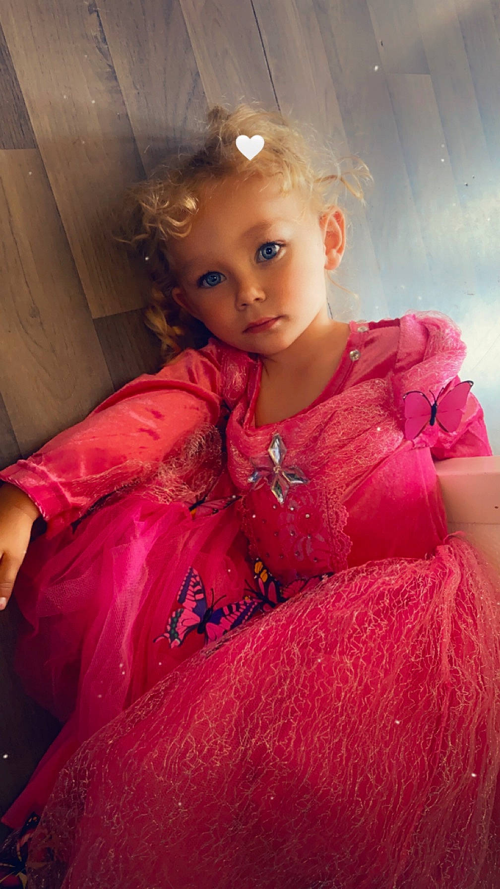 Liya participe au concours pour gagner de l'argent avec cette photo : baby_toddler_clothing, beauty, blond, child, day_dress, dress, embellishment, eye, eyelash, fashion_design, flash_photography, happy, lip, magenta, one_piece_garment, person, pink, skin, sleeve, toddler