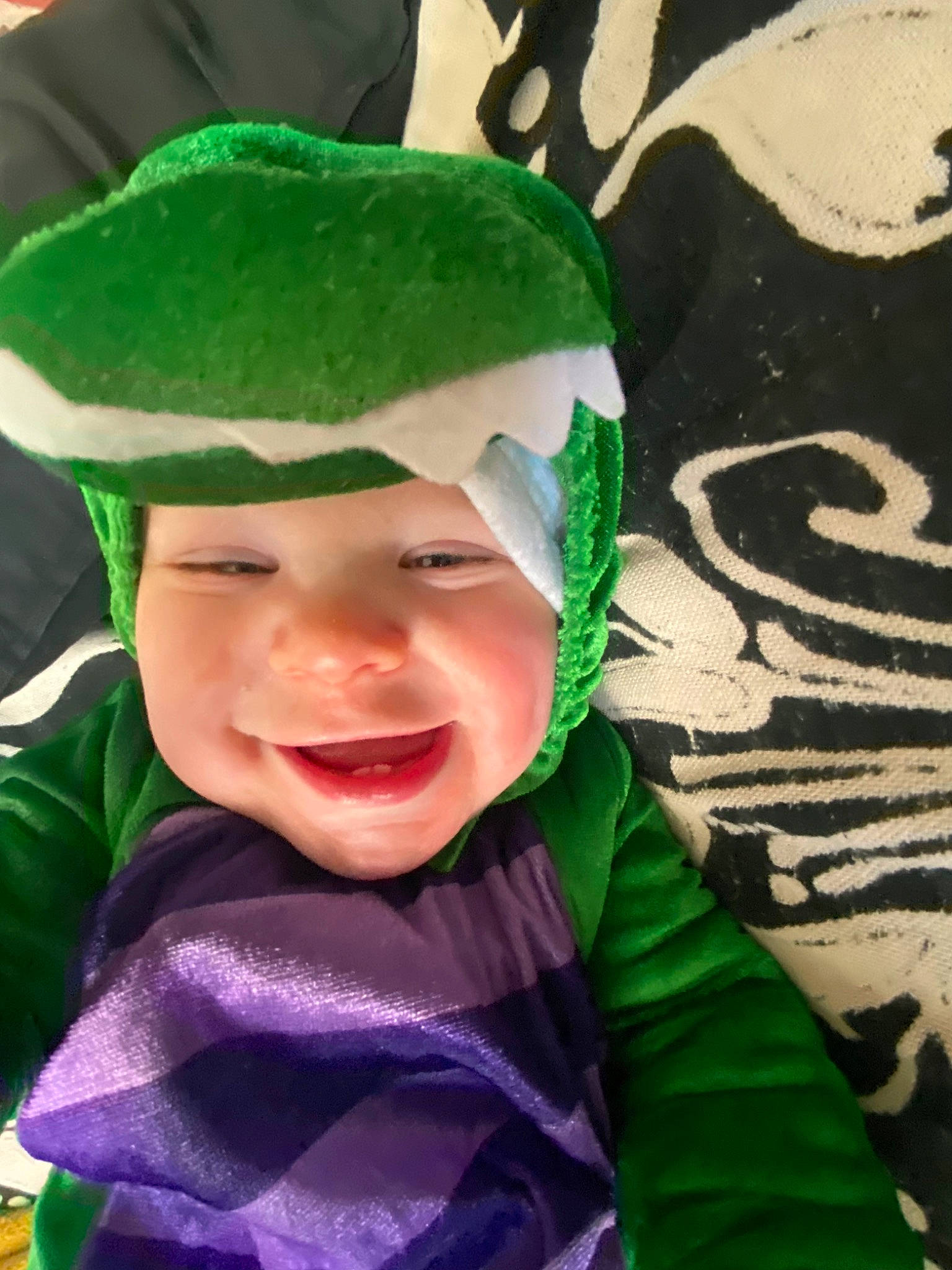 Maxime a rejoint le concours — aidez-le/la à gagner de superbes lots ! baby, cap, child, cool, costume, eye, fashion_accessory, fictional_character, fun, grass, green, happy, head, headgear, headwear, holiday, mouth, person, photograph, purple