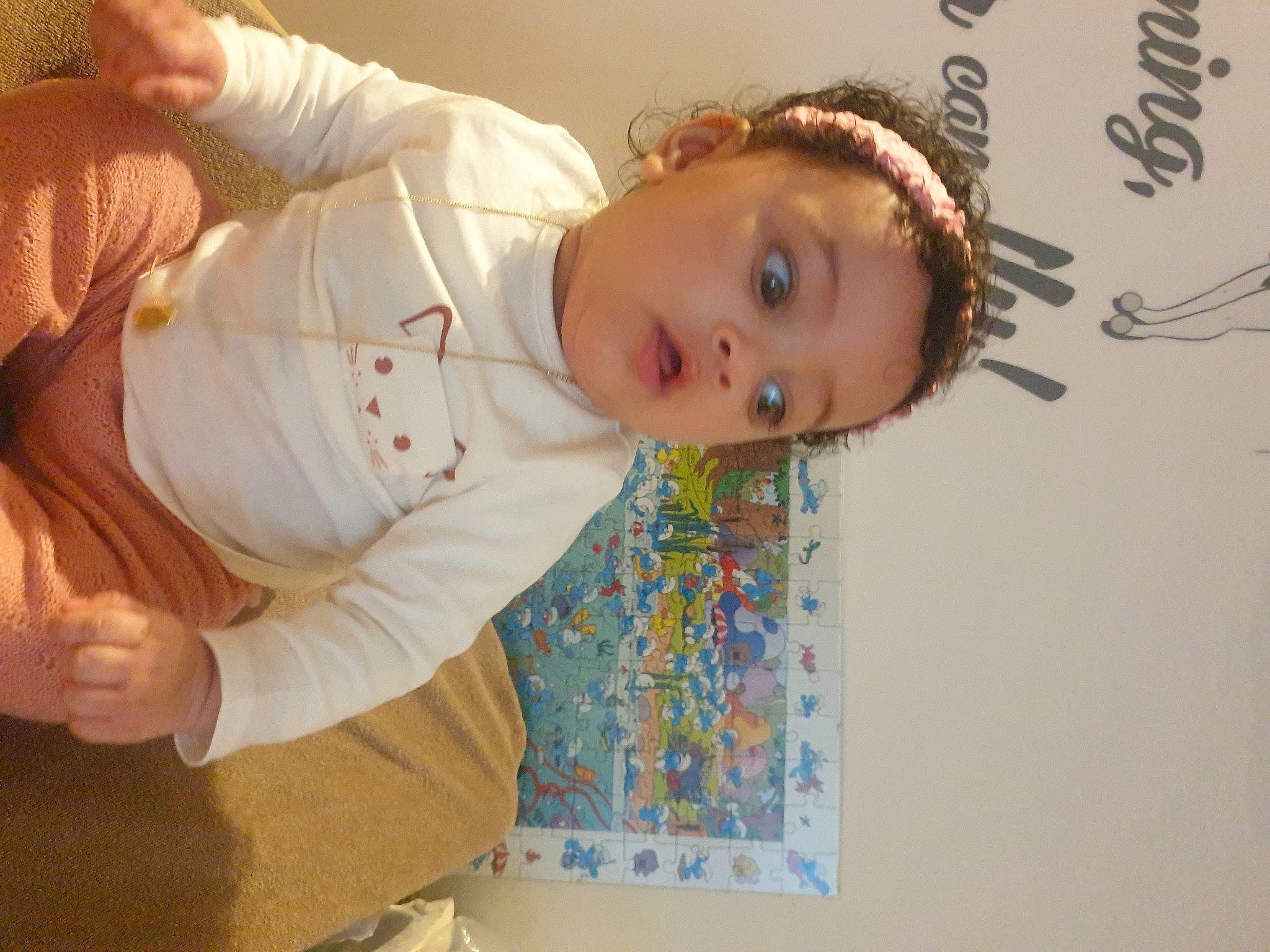 Jade participe au concours pour gagner de l'argent avec cette photo : baby, baby_toddler_clothing, cheek, child, comfort, eyelash, fashion_accessory, fun, happy, headpiece, jewellery, pattern, person, room, sleeve, textile, toddler, visual_arts