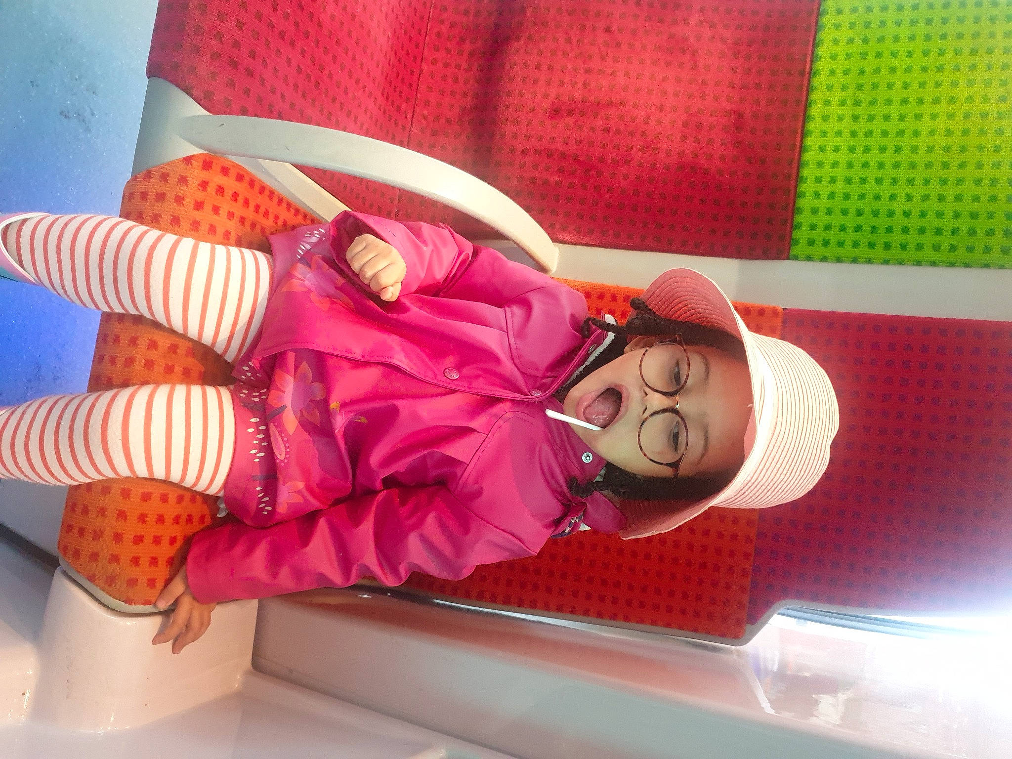 Emma participe au concours pour gagner de l'argent avec cette photo : baby, baby_products, baby_toddler_clothing, baby_toys, child, comfort, fun, leisure, linens, magenta, pattern, person, pink, red, room, sock, textile, thigh, toddler, toy