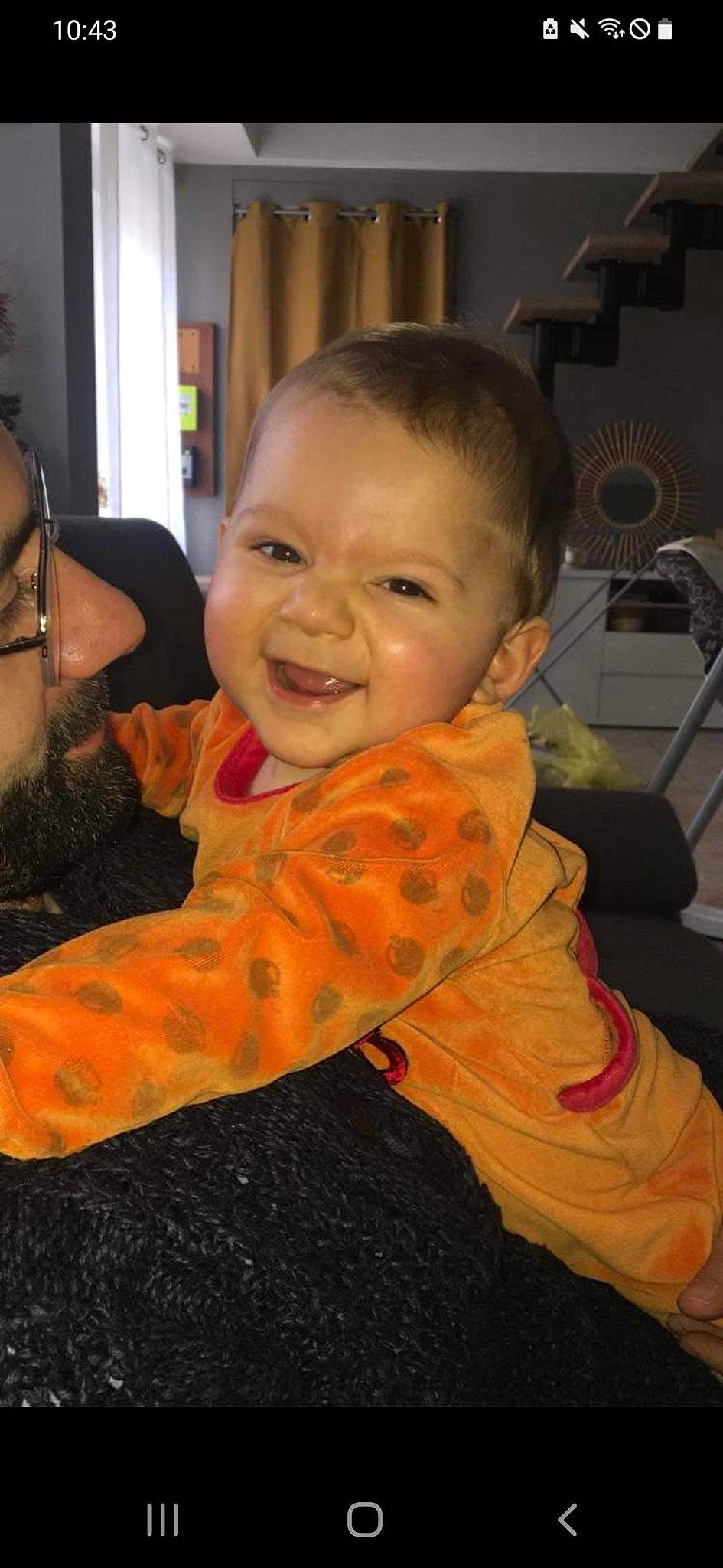 Louis participe au concours pour gagner de l'argent avec cette photo : baby, baby_toddler_clothing, cheek, child, comfort, ear, eye, face, flooring, fun, happy, head, human_body, iris, joy, mouth, nose, person, skin, smile