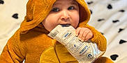 Elena a rejoint le concours — aidez-le/la à gagner de superbes lots ! baby, child, costume, bear, hood, bed, bedspread, heart_pattern, cute, fuzzy, chewing, plastic_package, sitting, indoor, soft, clothing, person, infant, adorable, blue_eyes