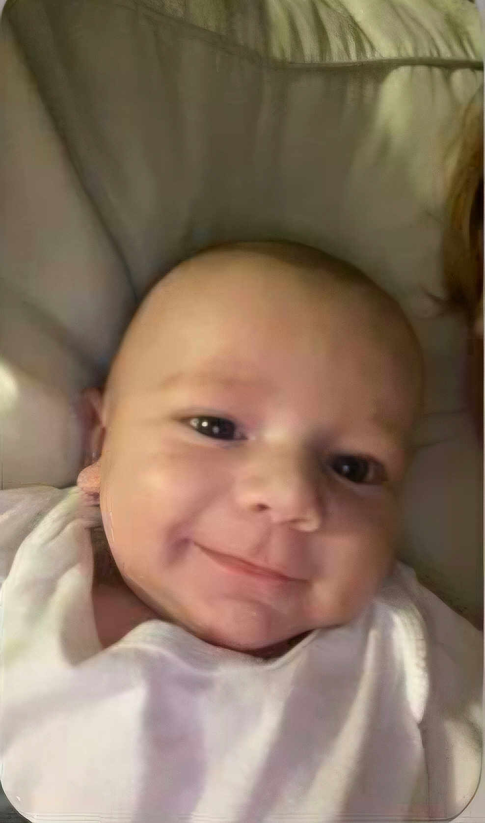 Massimo participe au concours pour gagner de l'argent avec cette photo : baby, smiling, face, infant, blanket, white_clothing, portrait, closeup, cute, child, young, skin, head, eyes, person, happy, indoors, soft, cozy, newborn