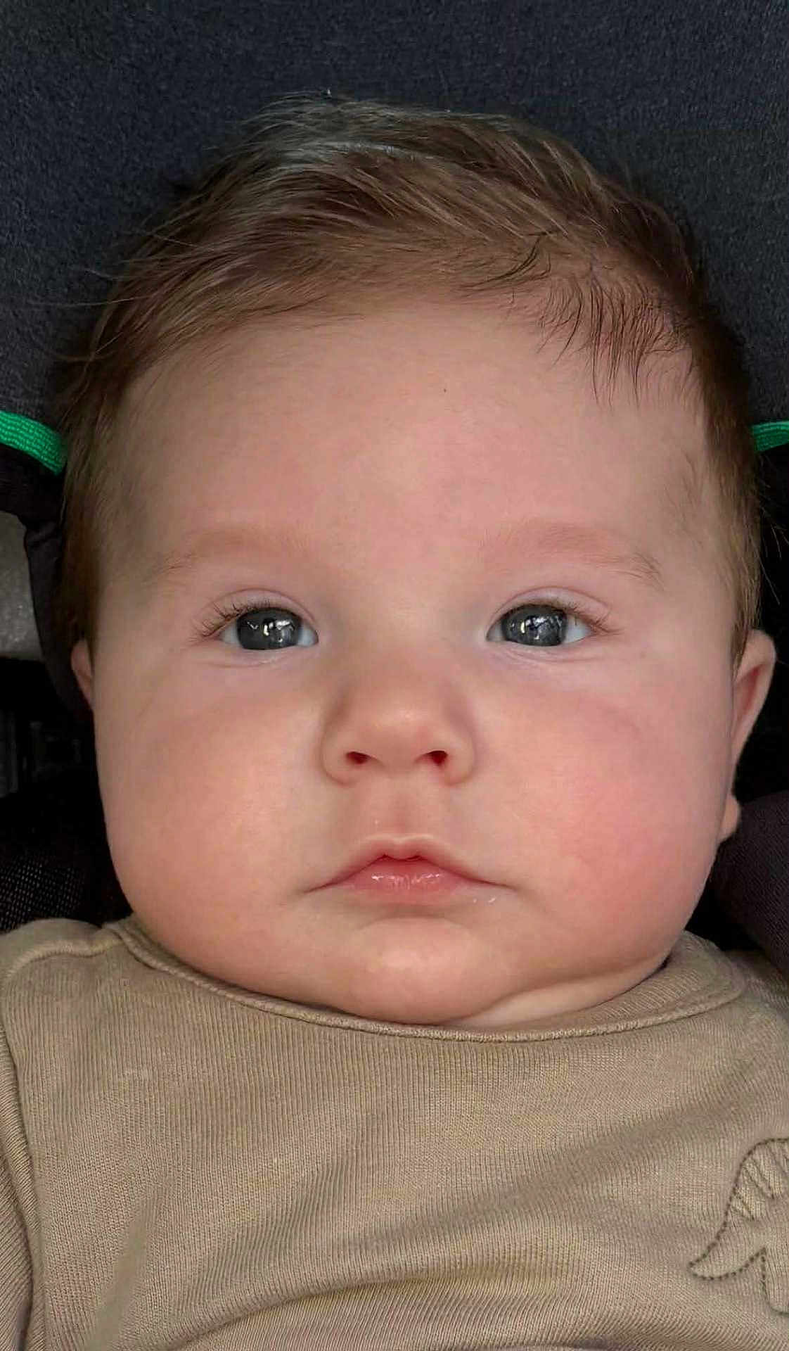 Livio participe au concours pour gagner de l'argent avec cette photo : baby, infant, face, blue_eyes, chubby_cheeks, close_up, portrait, cute, stroller, car_seat, onesie, skin, hair, eyelashes, lips, nose, calm_expression, gaze, head, upper_body